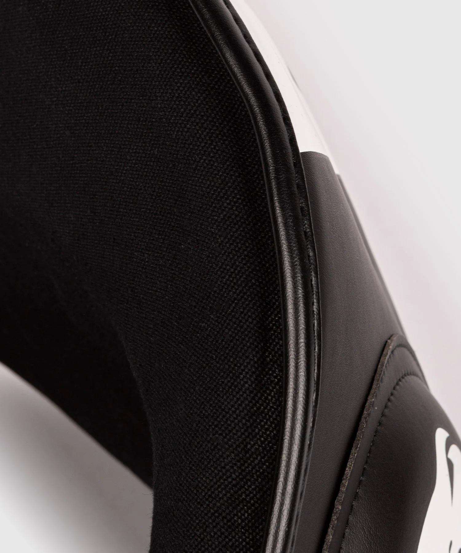 Protecteur de Ventre Venum Elite – Noir/Blanc - Image 4