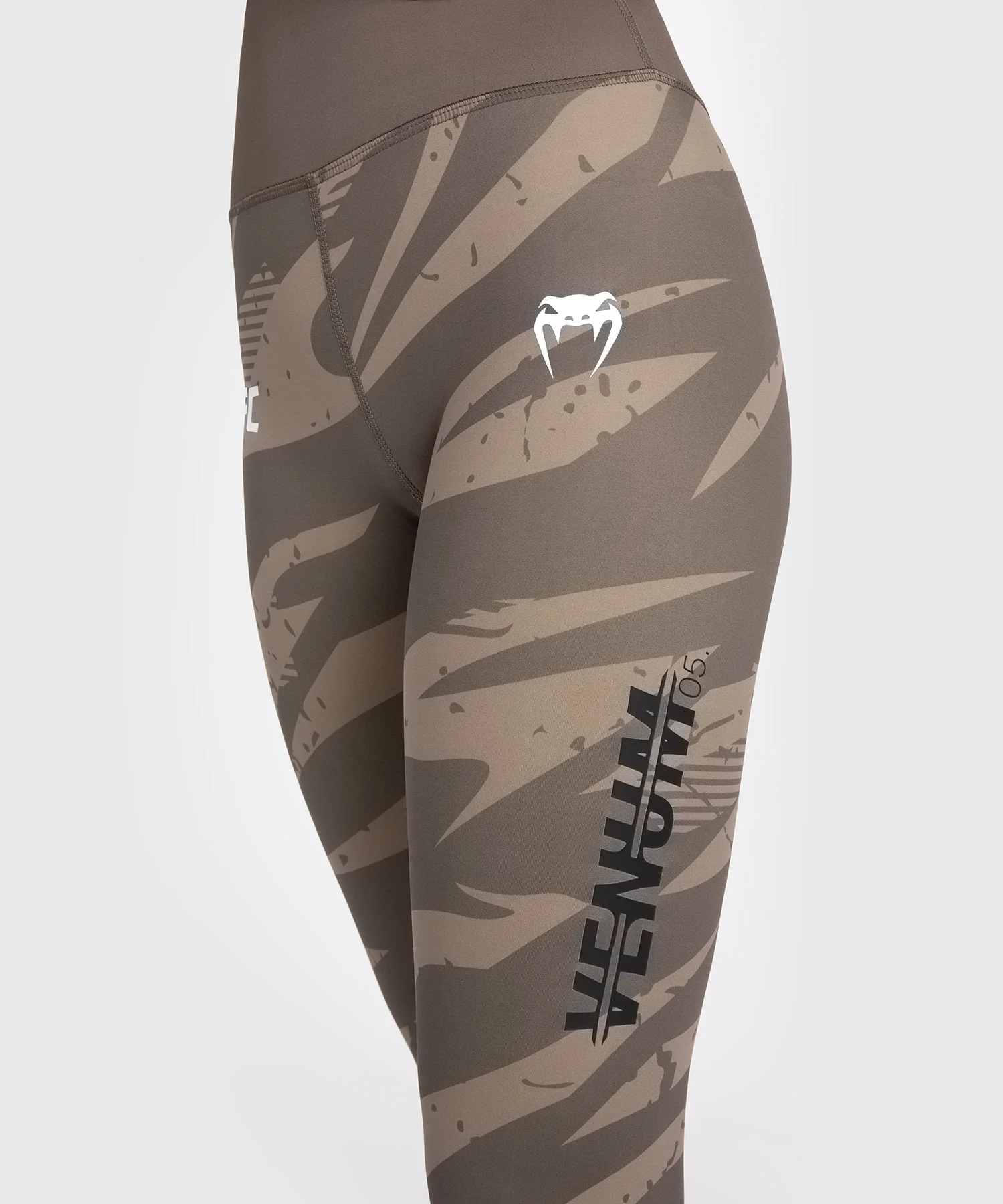 Legging pour Femmes UFC Adrenaline by Venum Fight Week Performance - Desert Camo - Image 4