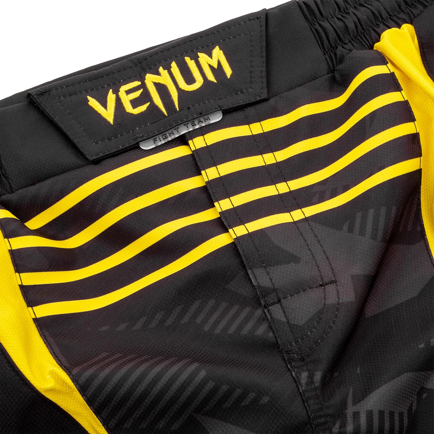Fightshort court Venum Okinawa 2.0 - Noir/Jaune - Image 5