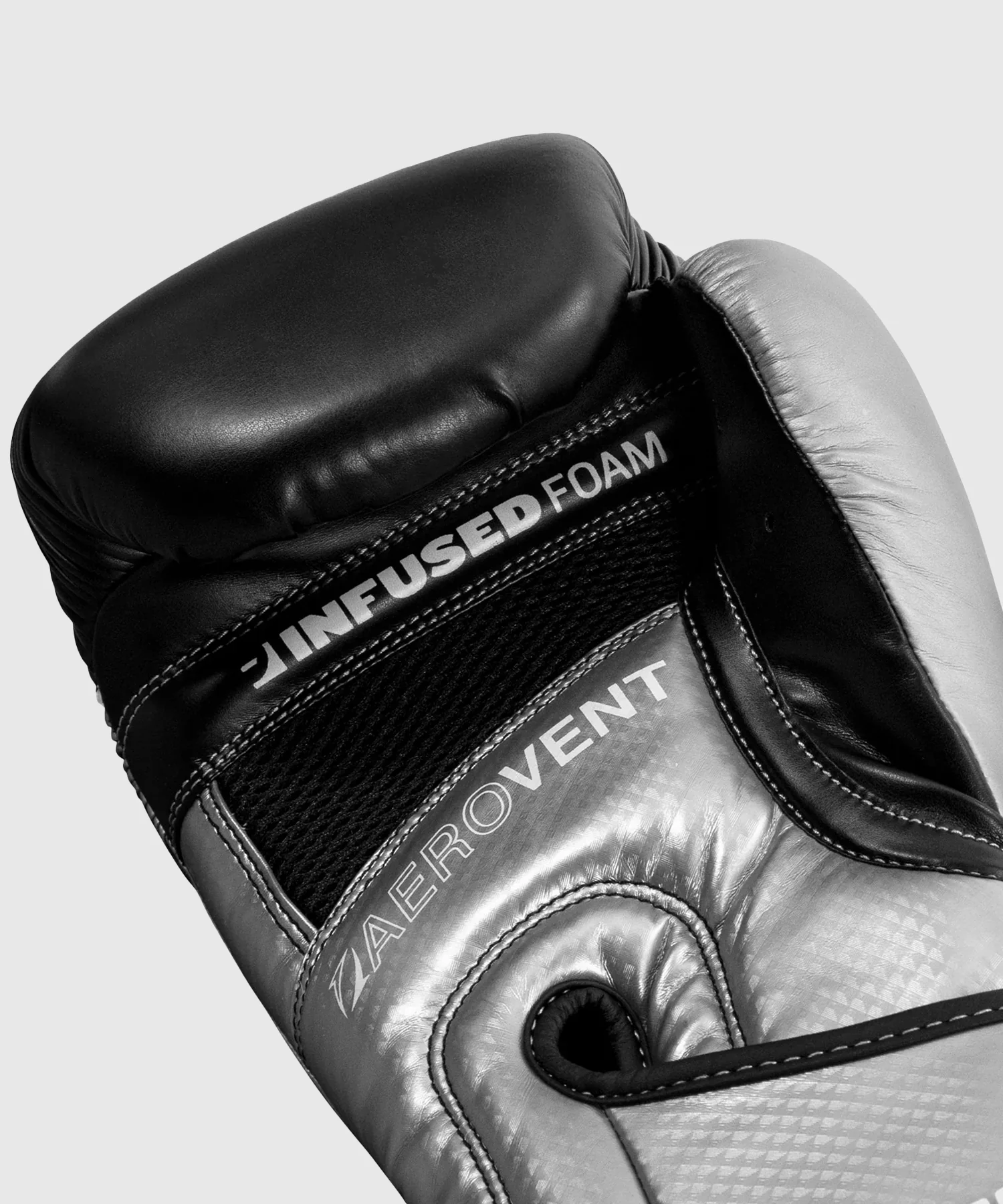 Gants de Boxe Title Boxing Infused Foam Interrogate 2.0 - Argent/Noir - Image 5