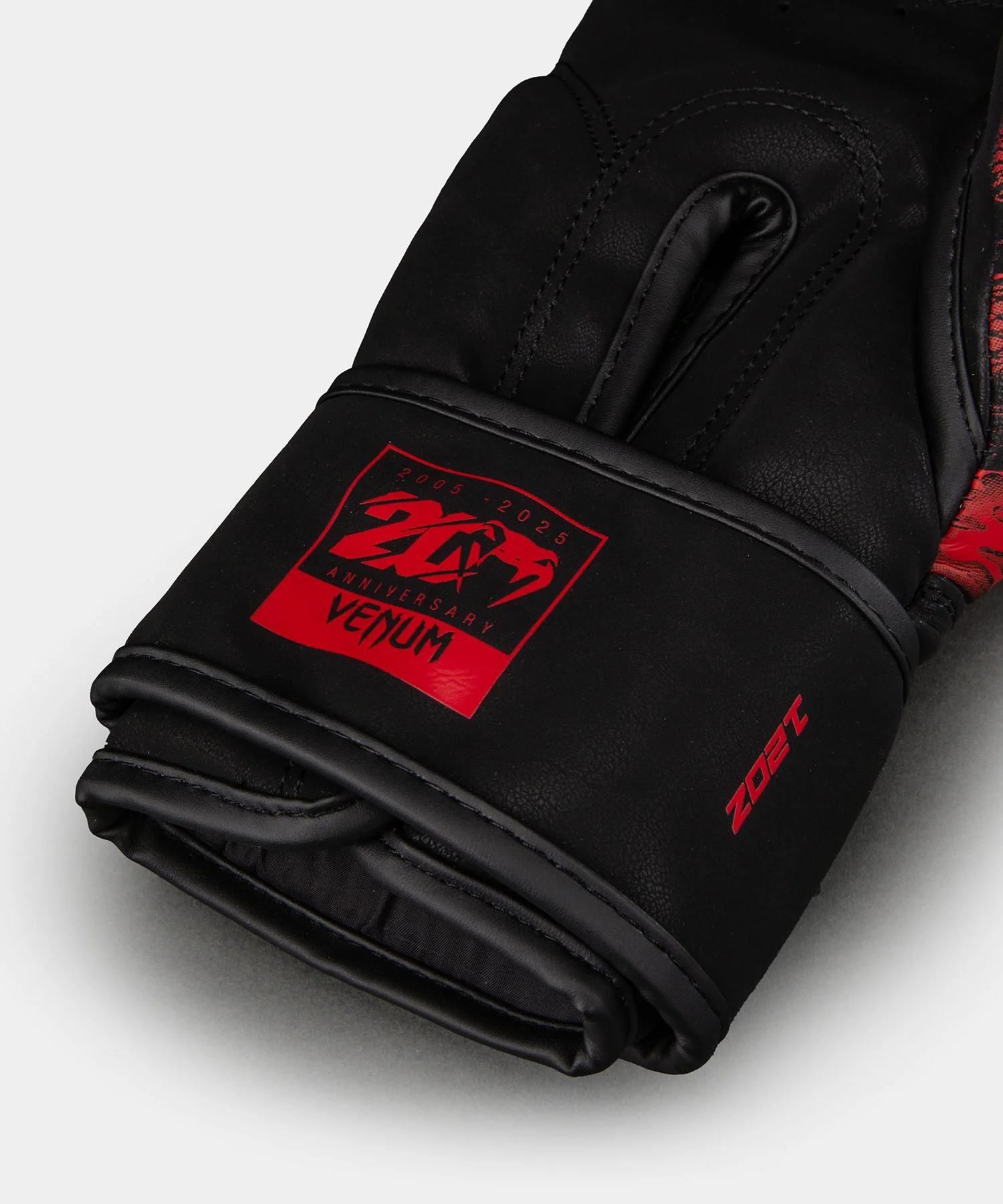 Gants de Boxe Venum 20th Anniversary - Noir/Rouge - Image 5