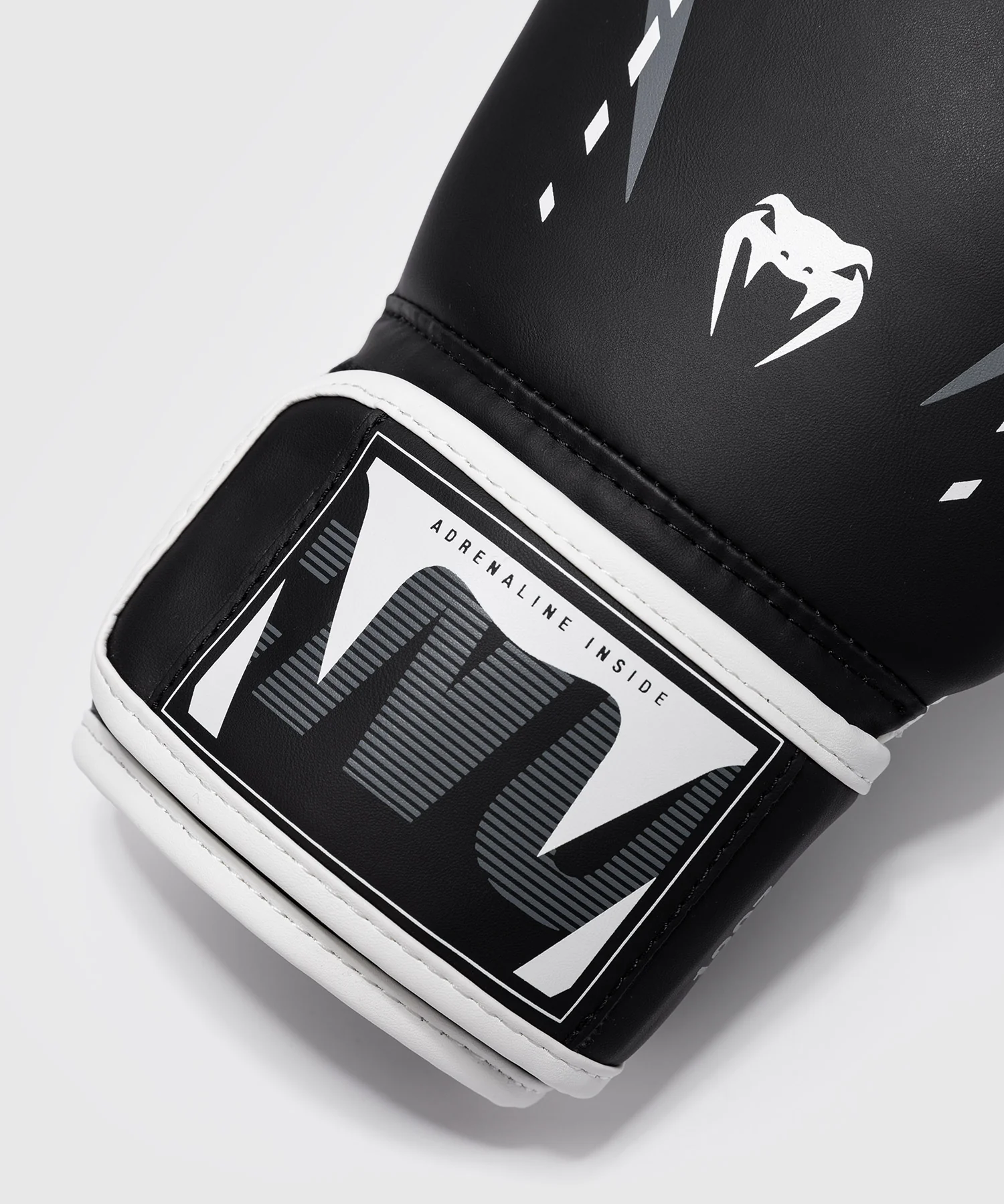 Gants de Boxe Venum Adrenaline – Noir/Gris Argenté - Image 3