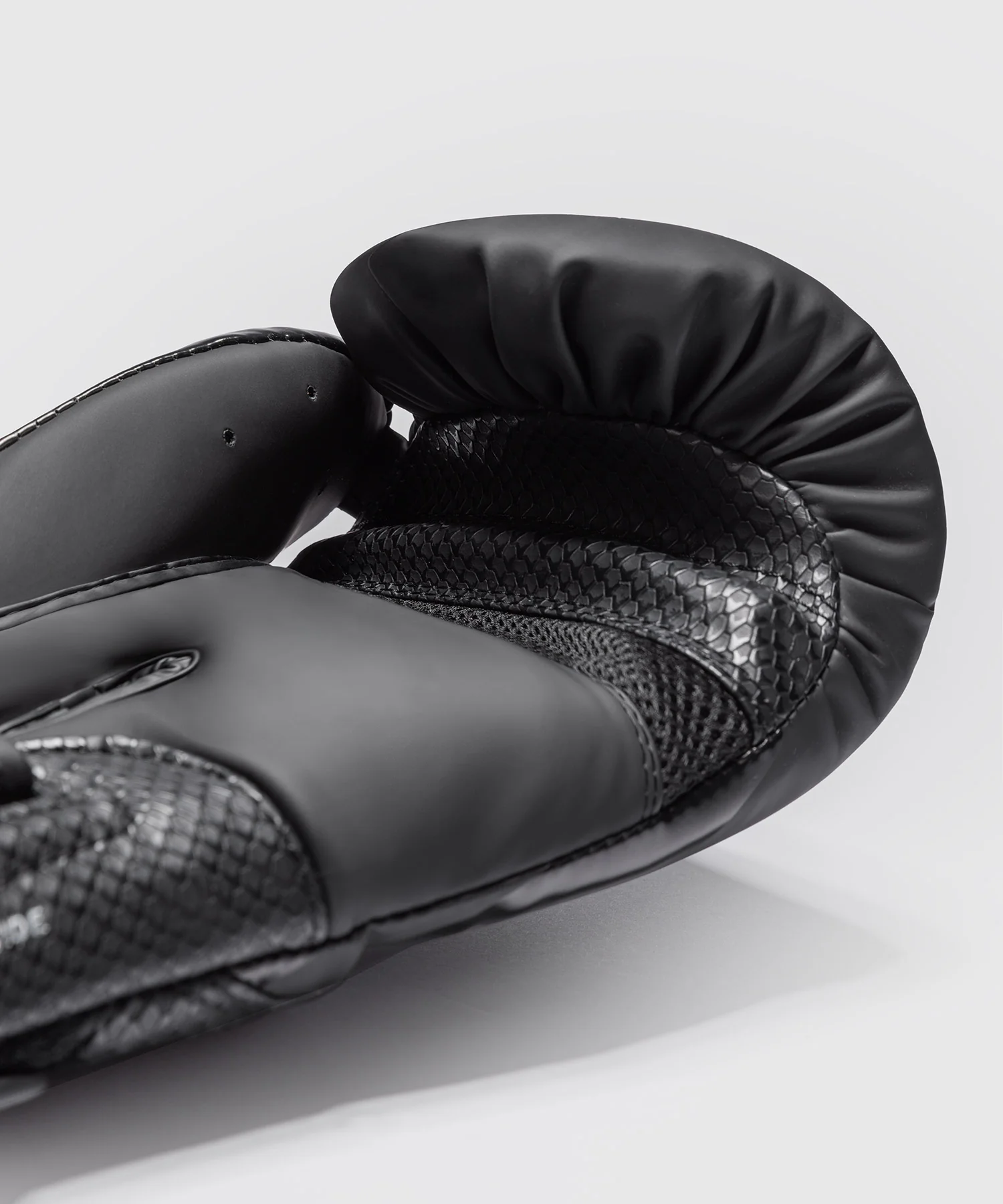 Gants de Boxe Venum Challenger 4.0 Scales – Noir - Image 3