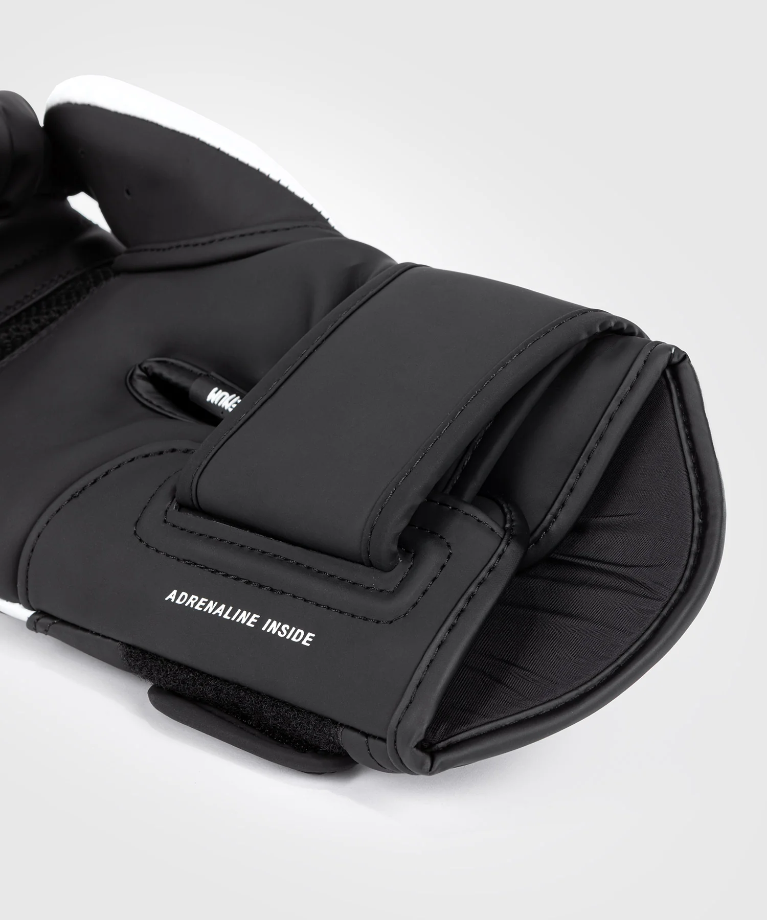 Gants de boxe Venum Challenger 4.0 - Noir/Blanc - Image 6