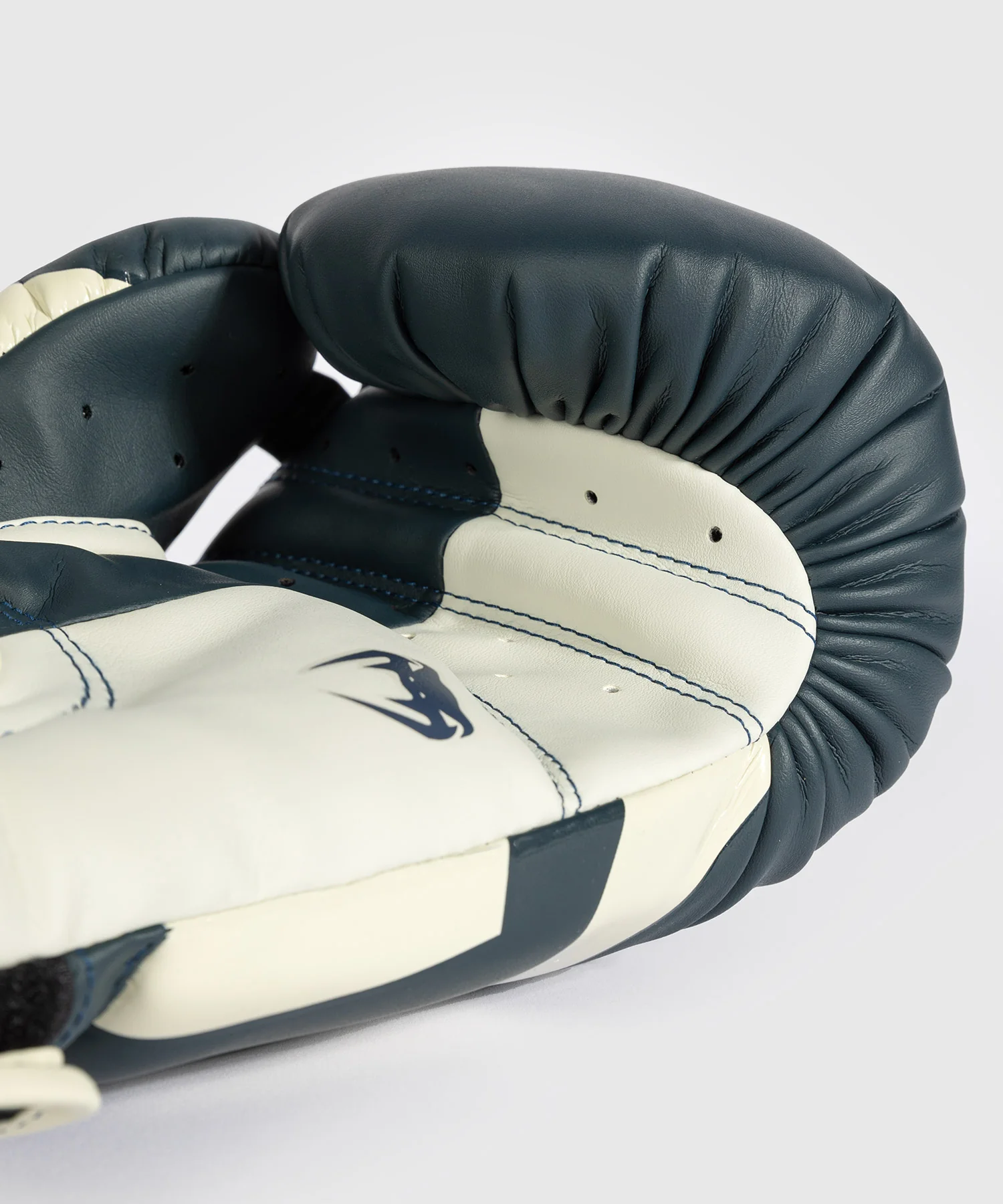 Gants de boxe Venum Elite - Blanc/Bleu Marine - Image 5