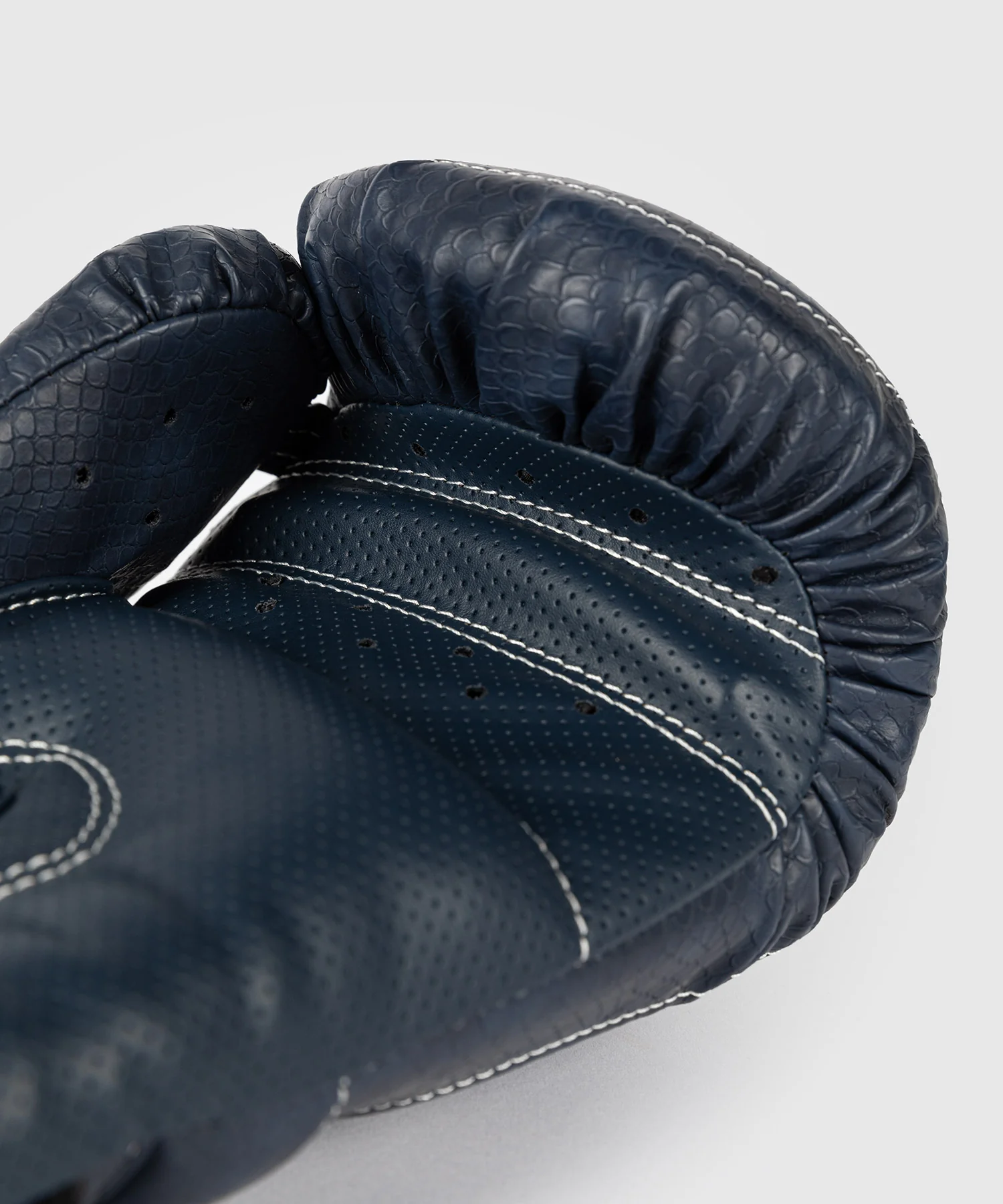 Gants de Boxe Venum Impact Evo Scales – Bleu Minuit - Image 7