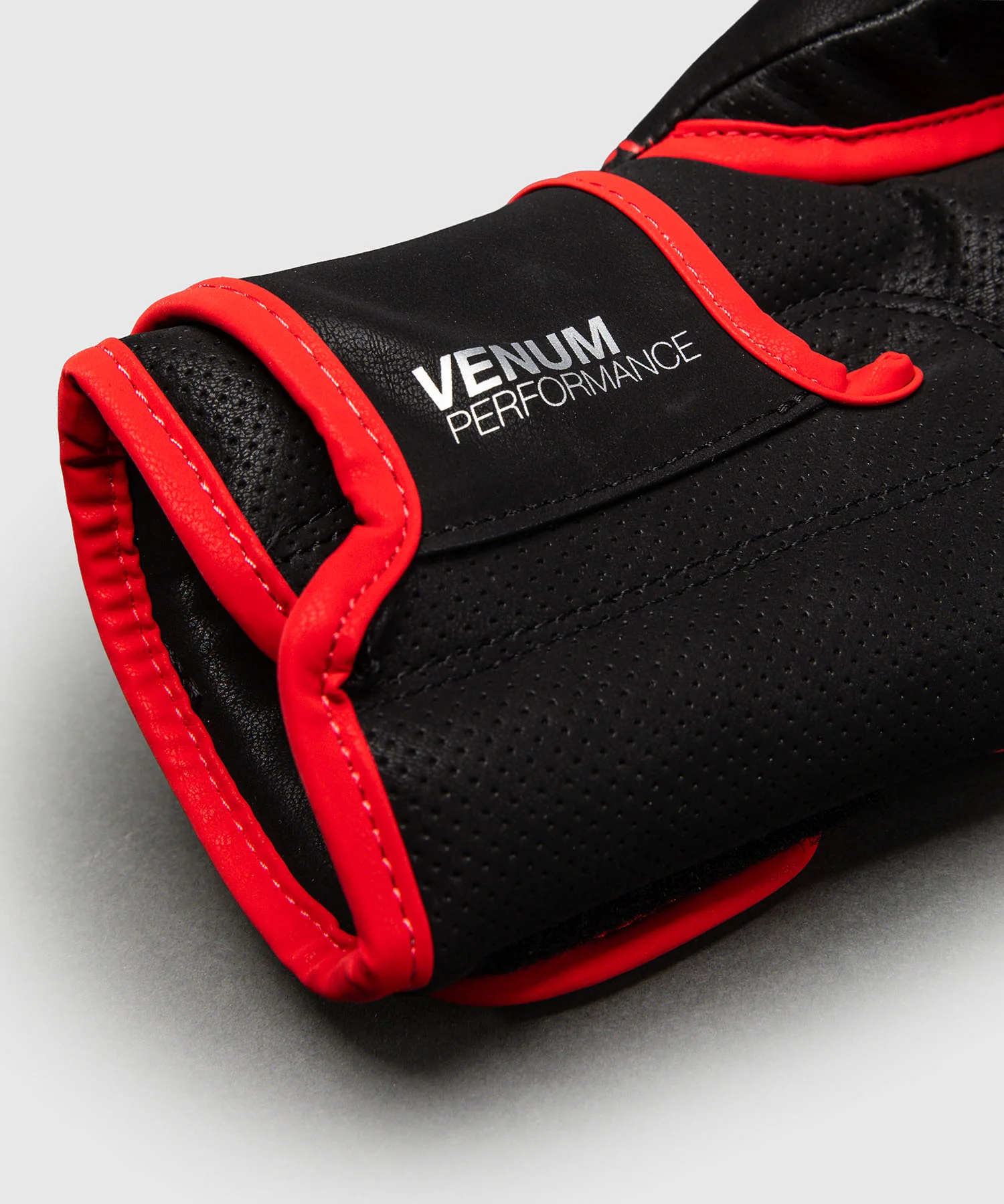 Gants de Boxe Venum Matupa - Noir/Rouge/Argent - Image 5