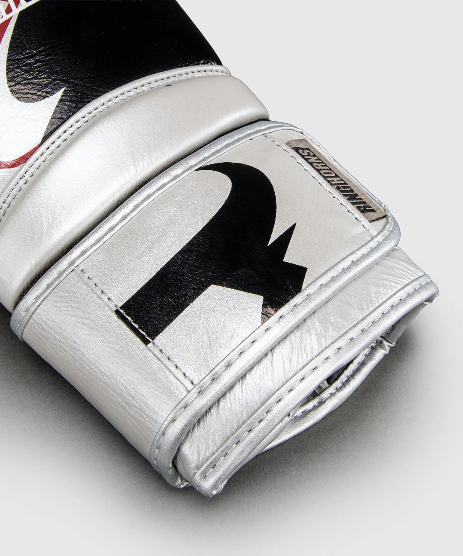 Gants de boxe Ringhorns Charger by Venum – Argent/Noir - Image 3