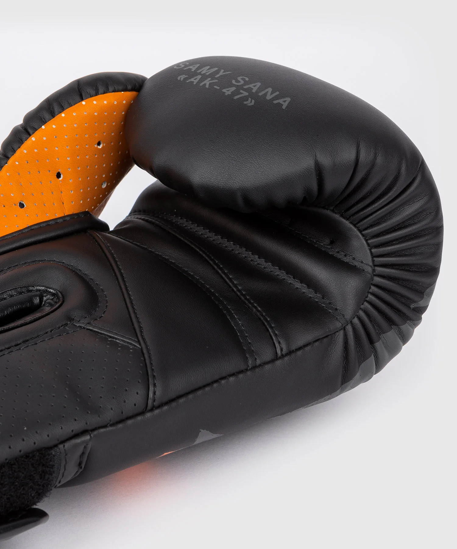 Gants de boxe Venum S47 - Noir/Orange - Image 5