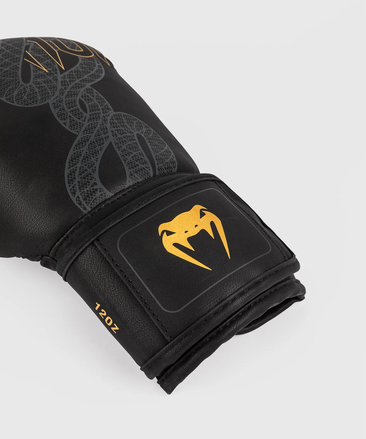 Gants de Boxe Venum Serpenti – Noir/Argent/Or - Image 3