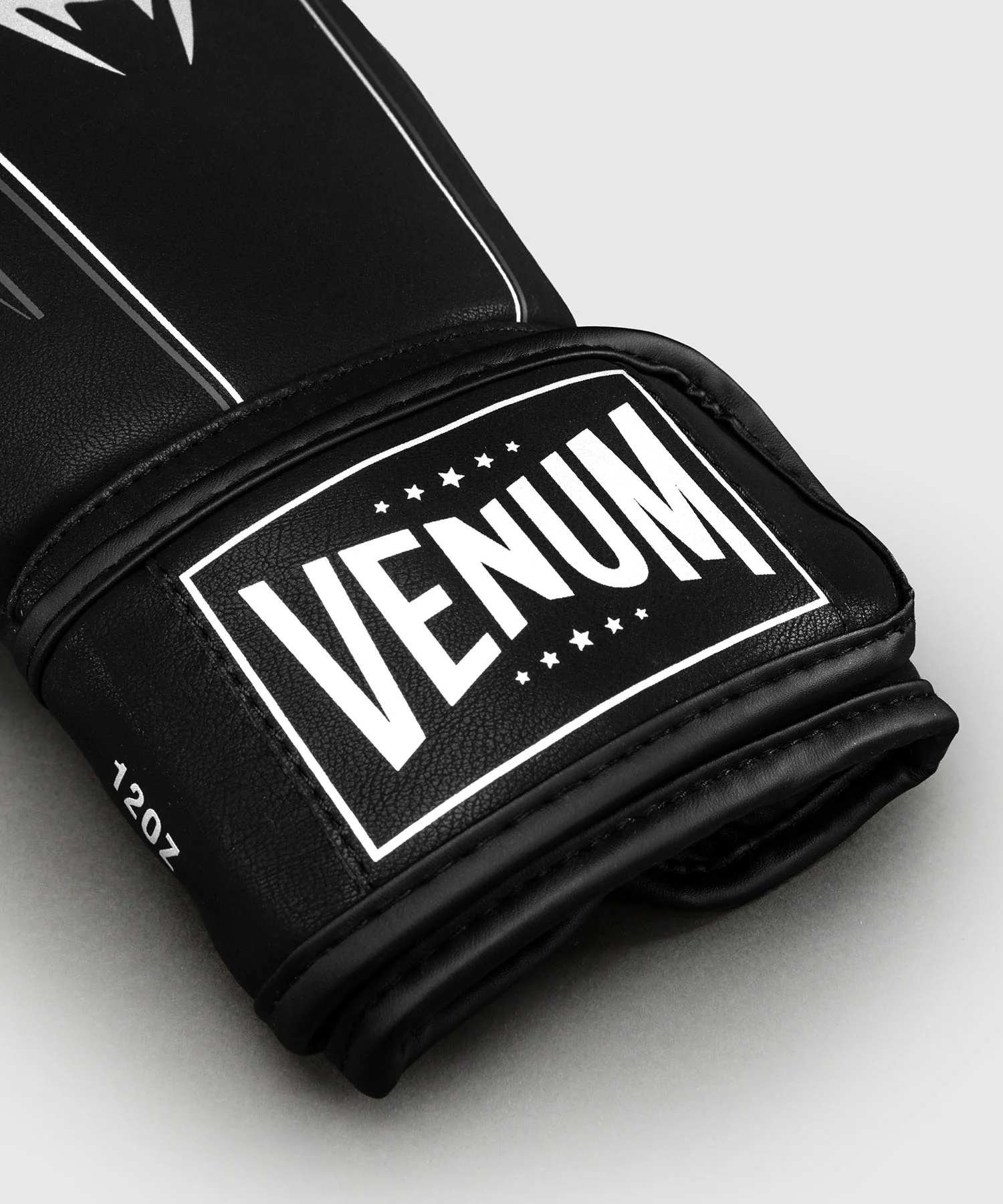 Gants de boxe Venum Streamline – Noir/Blanc - Image 3