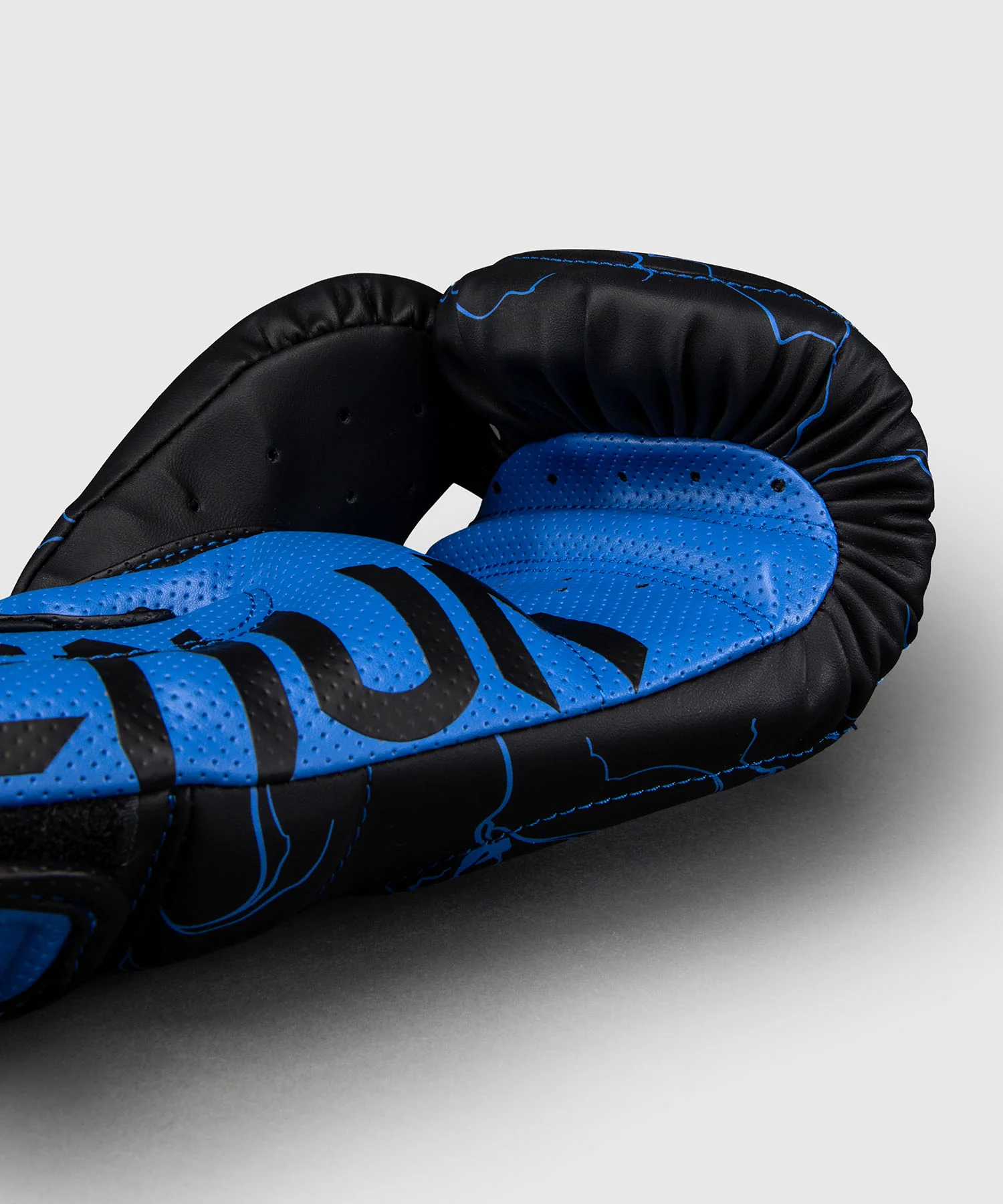 Gants de boxe Venum Thunder Dragon – Noir/Bleu Royal - Image 5