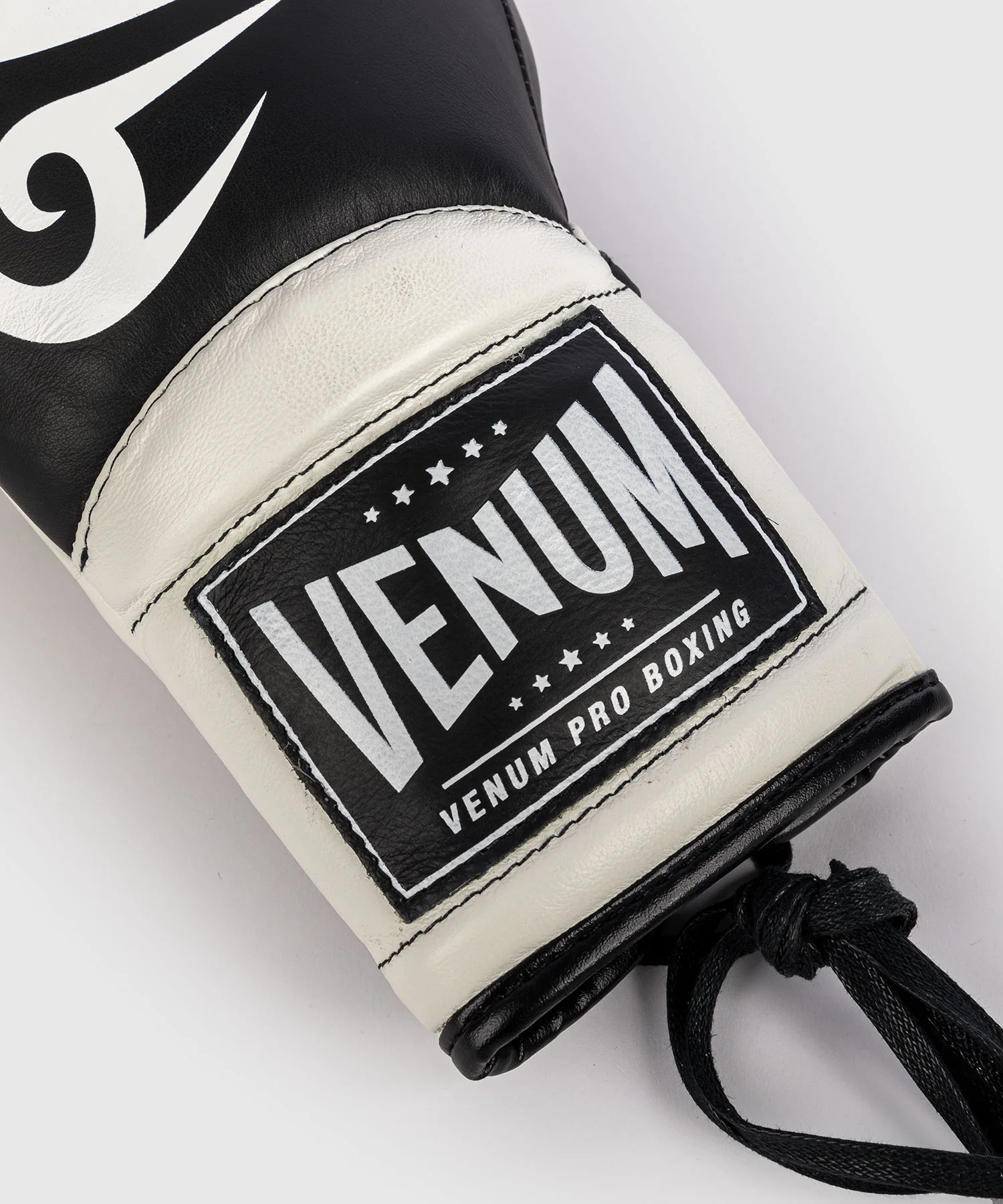 Gants de Boxe Pro Venum Giant 2.0 Mike Tyson avec Lacets - Noir Profond/Blanc Optique - Image 4