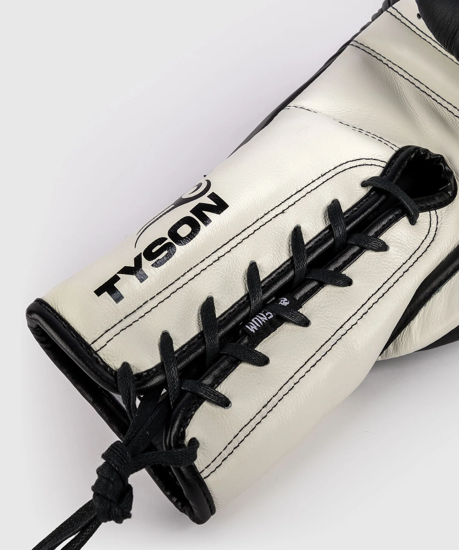 Gants de Boxe Pro Venum Giant 2.0 Mike Tyson avec Lacets - Noir Profond/Blanc Optique - Image 7