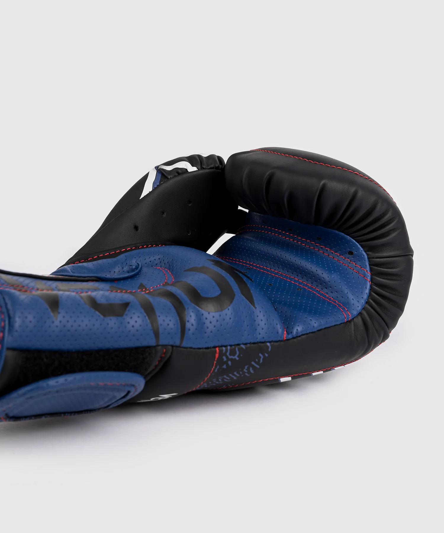 Gants de Boxe Venum x TEKKEN 8 - Jin Kazama - Bleu/Noir/Blanc - Image 4