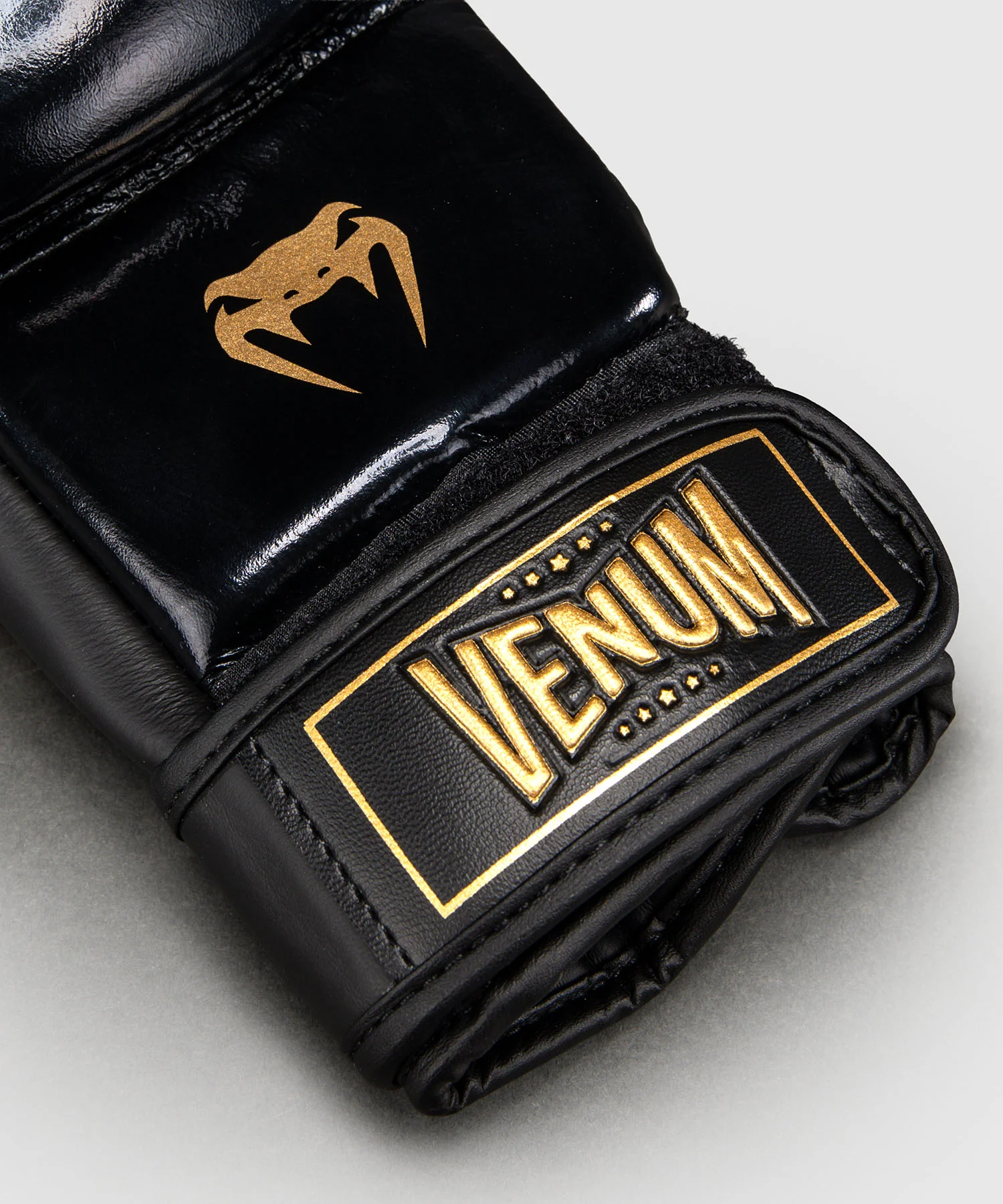 Gants de Sparring en Cuir Venum Attack 2.0 – Noir/Or - Image 4