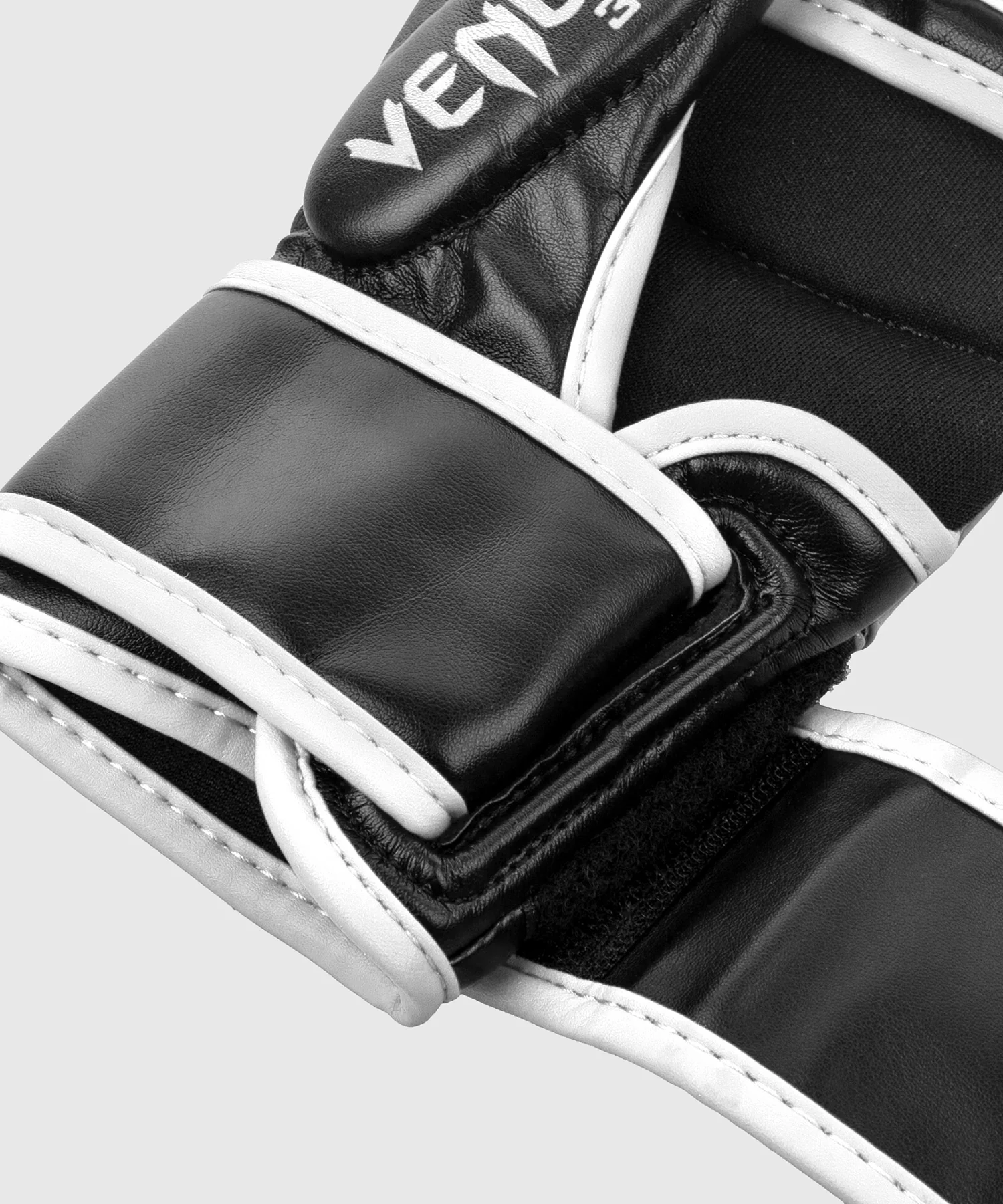 Gants de sparring MMA Venum Challenger 3.0 - Noir/Blanc - Image 6