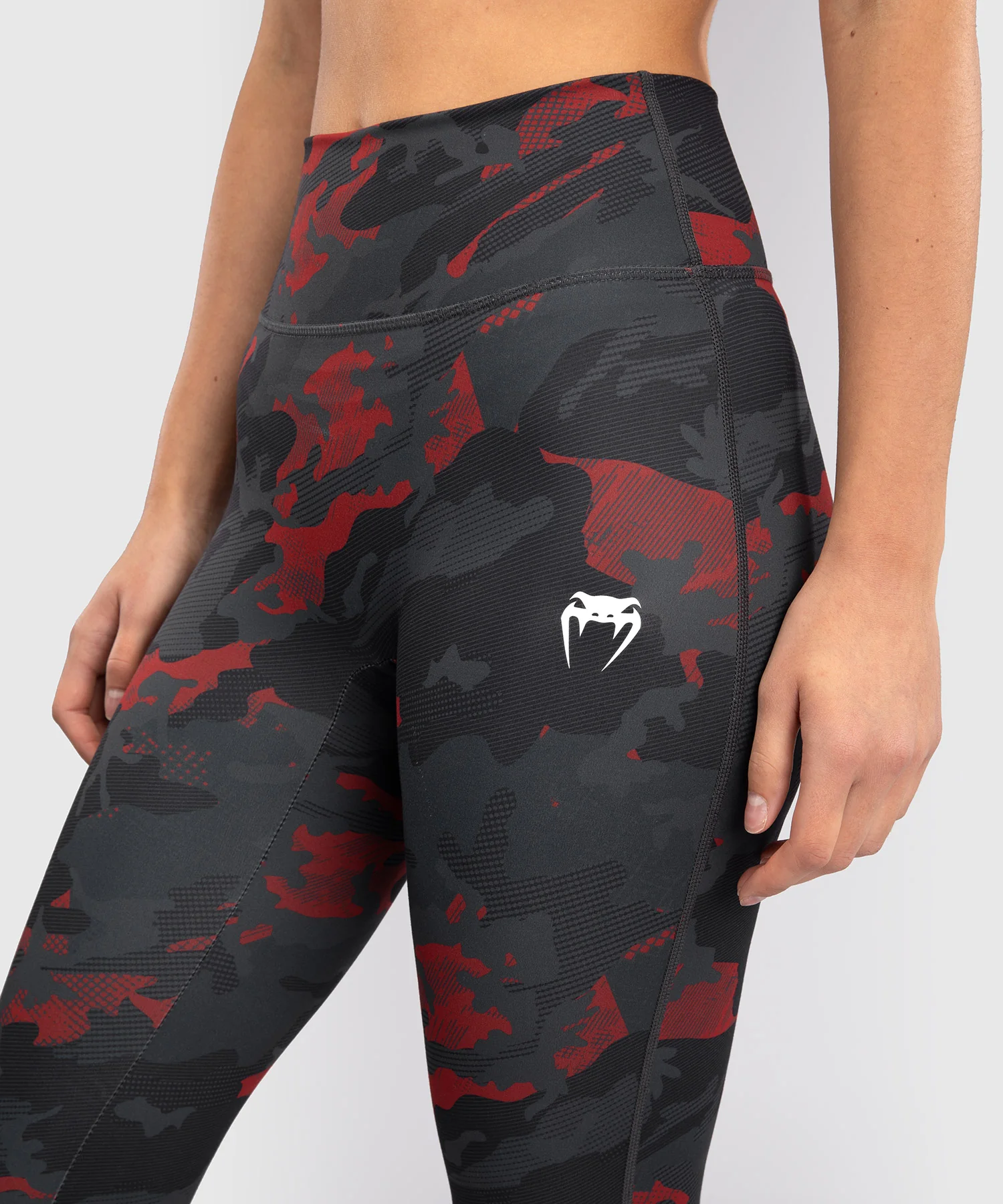 Legging pour Femmes Venum x Sophia Rose - Urban Red Camo - Image 4