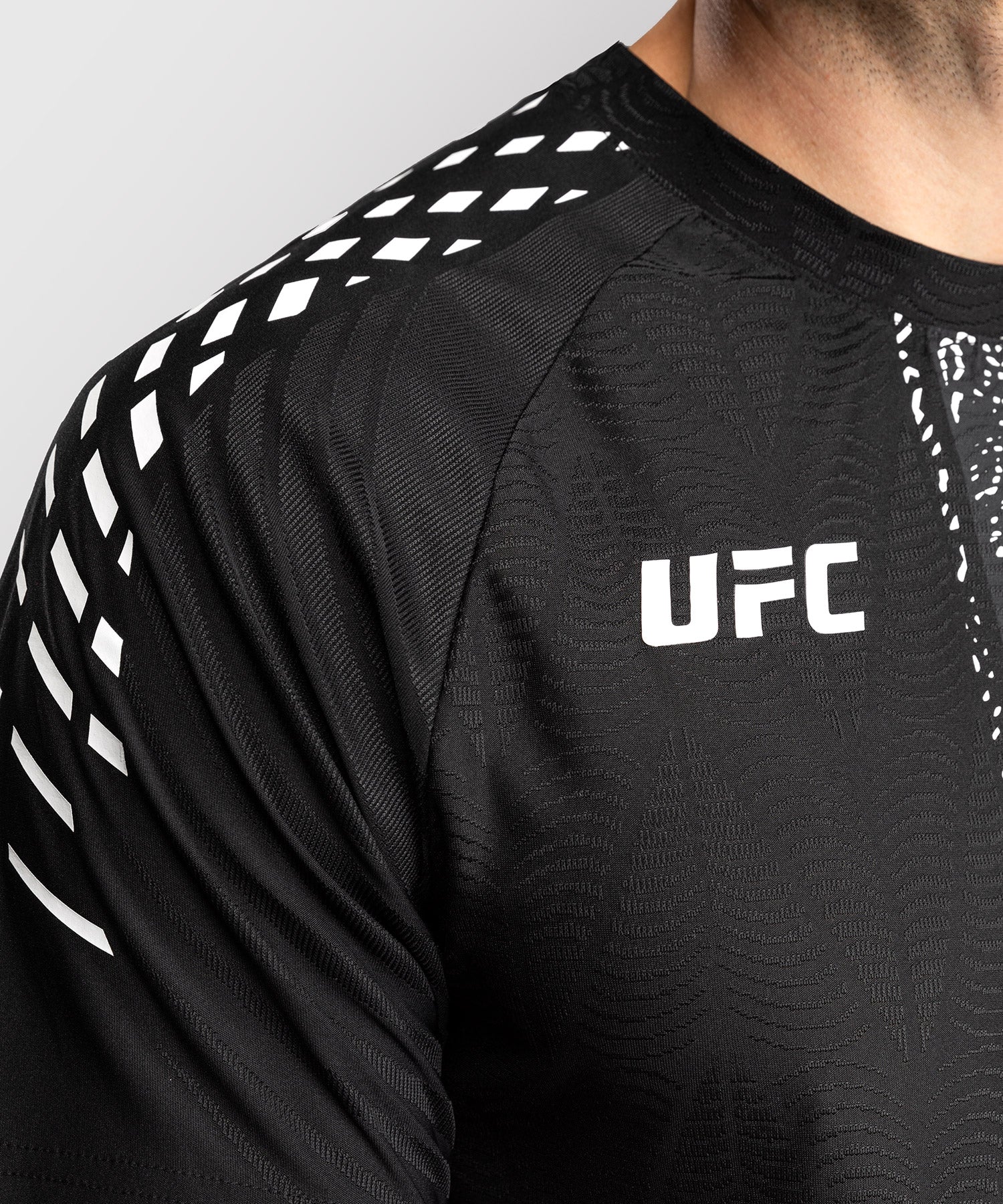 Maillot Officiel Walkout Homme UFC Zenith by Venum Authentic Fight Night - Noir - Image 4