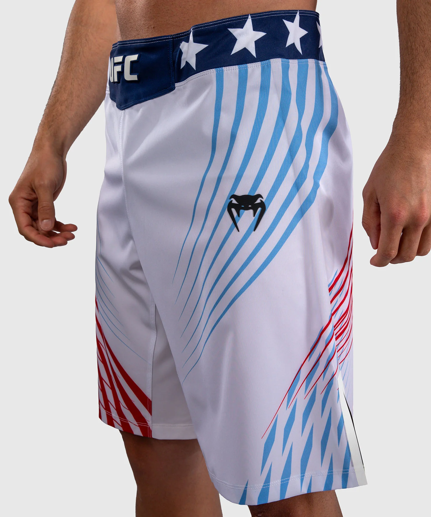 Official UFC Freedom 250 by Venum Authentic Fight Night Short de combat coupe longue pour homme - Blanc - Image 5
