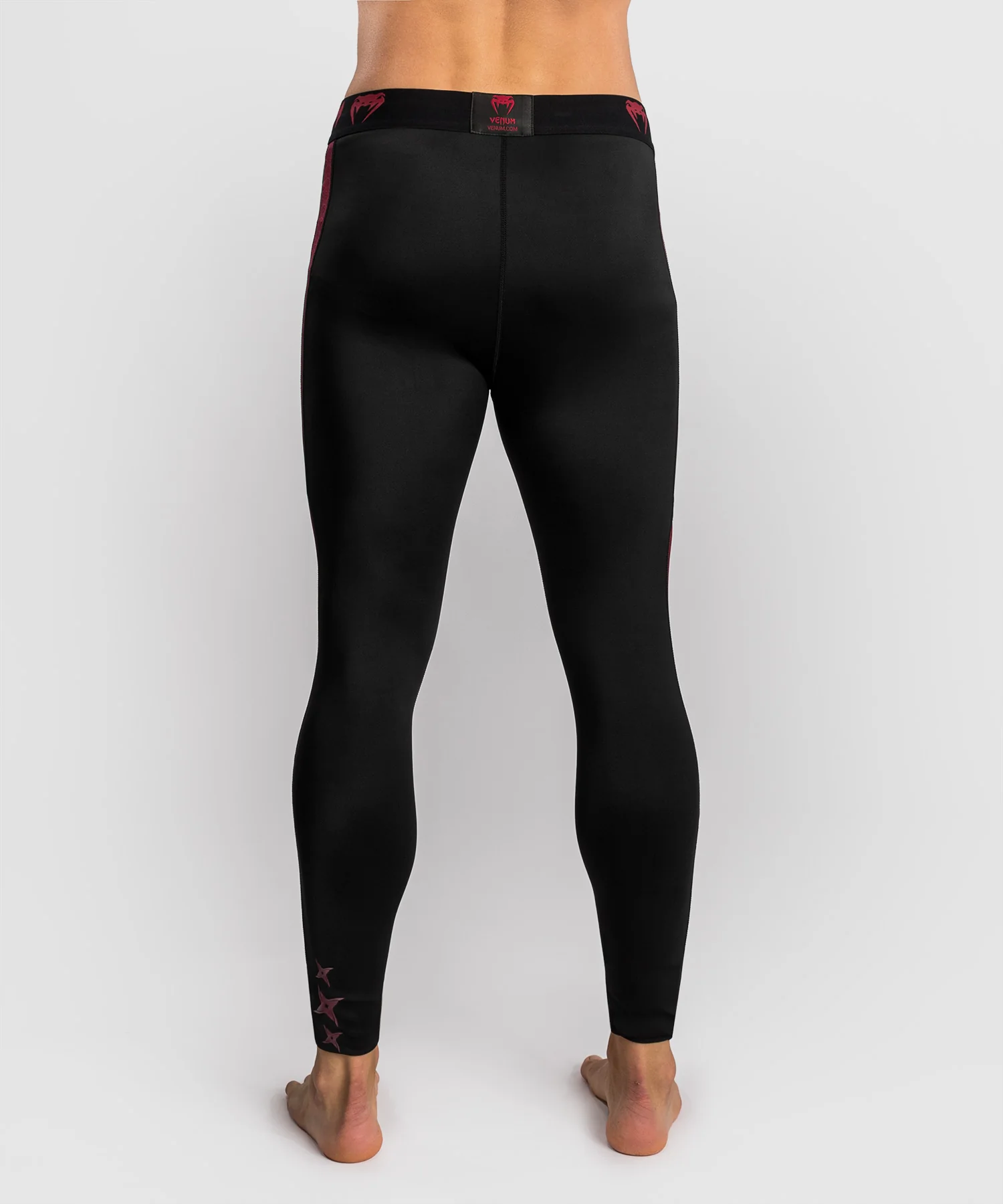 Pantalon de compression pour Hommes Venum x Assassin’s Creed Shadows - Bordeaux/Black - Image 3