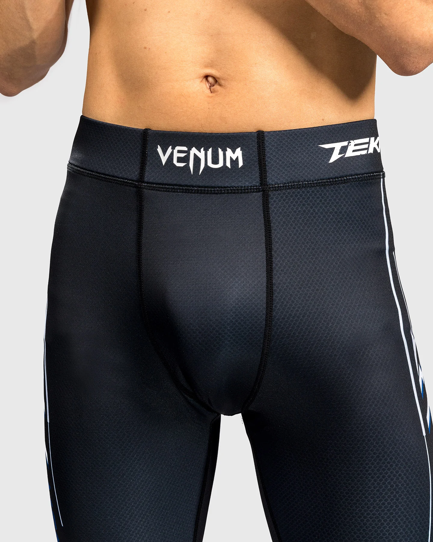 Pantalon de compression Venum x TEKKEN 8 - Jin Kazama - Bleu/Noir/Blanc - Image 5