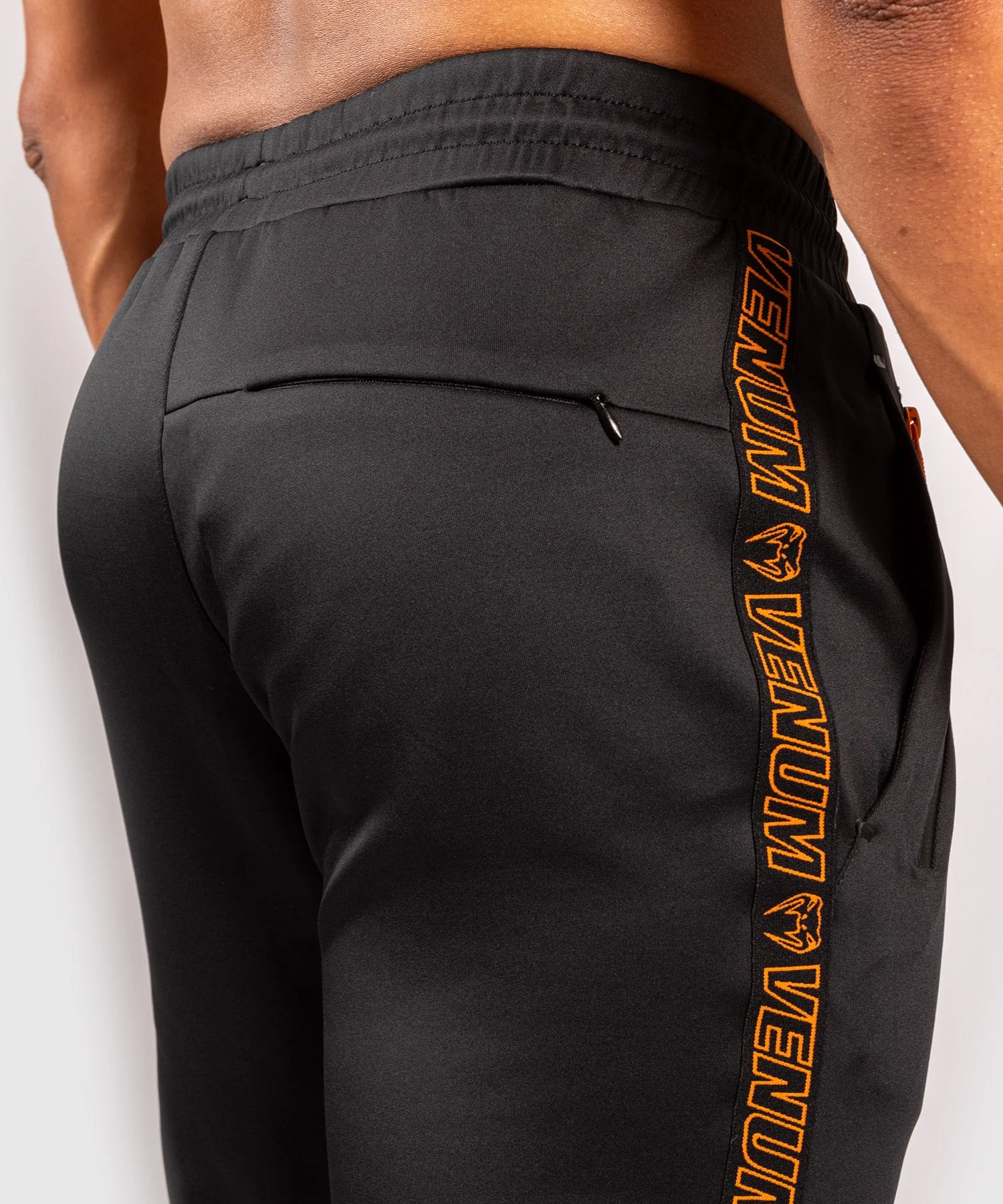 Pantalon de Jogging Venum Club 212 – Noir/Orange - Image 3