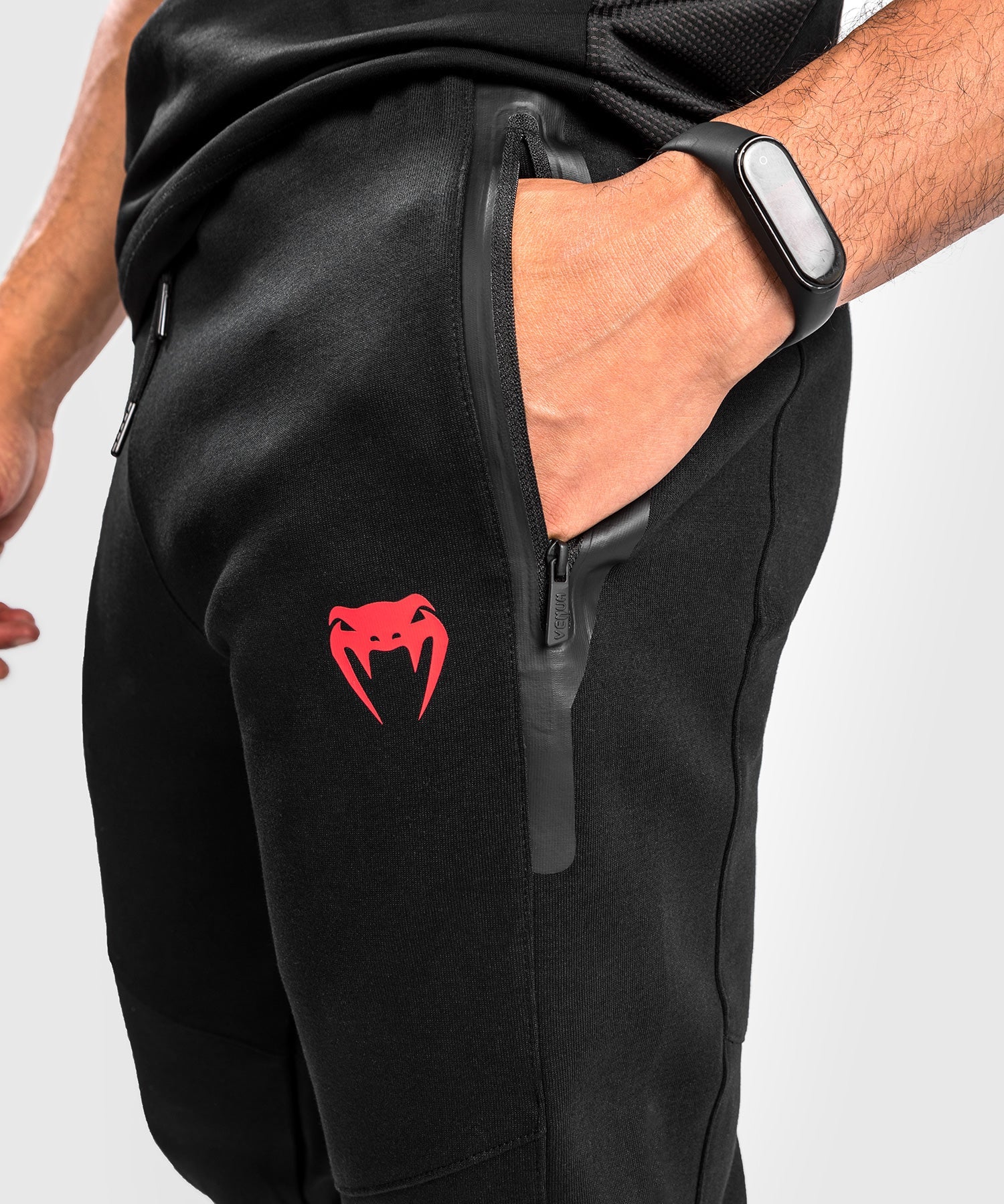 Pantalon De Jogging Venum Okinawa 3.0 - Noir/Rouge - Image 7