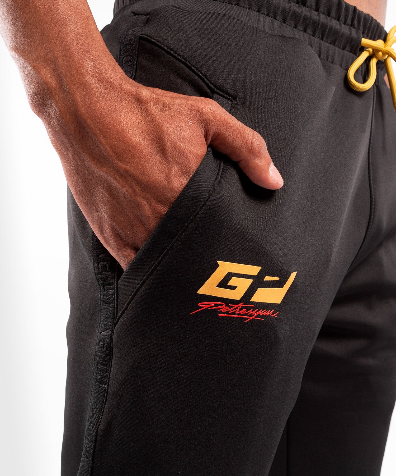 Pantalon de Jogging Venum Petrosyan 2.0 - Noir/Or - Image 9