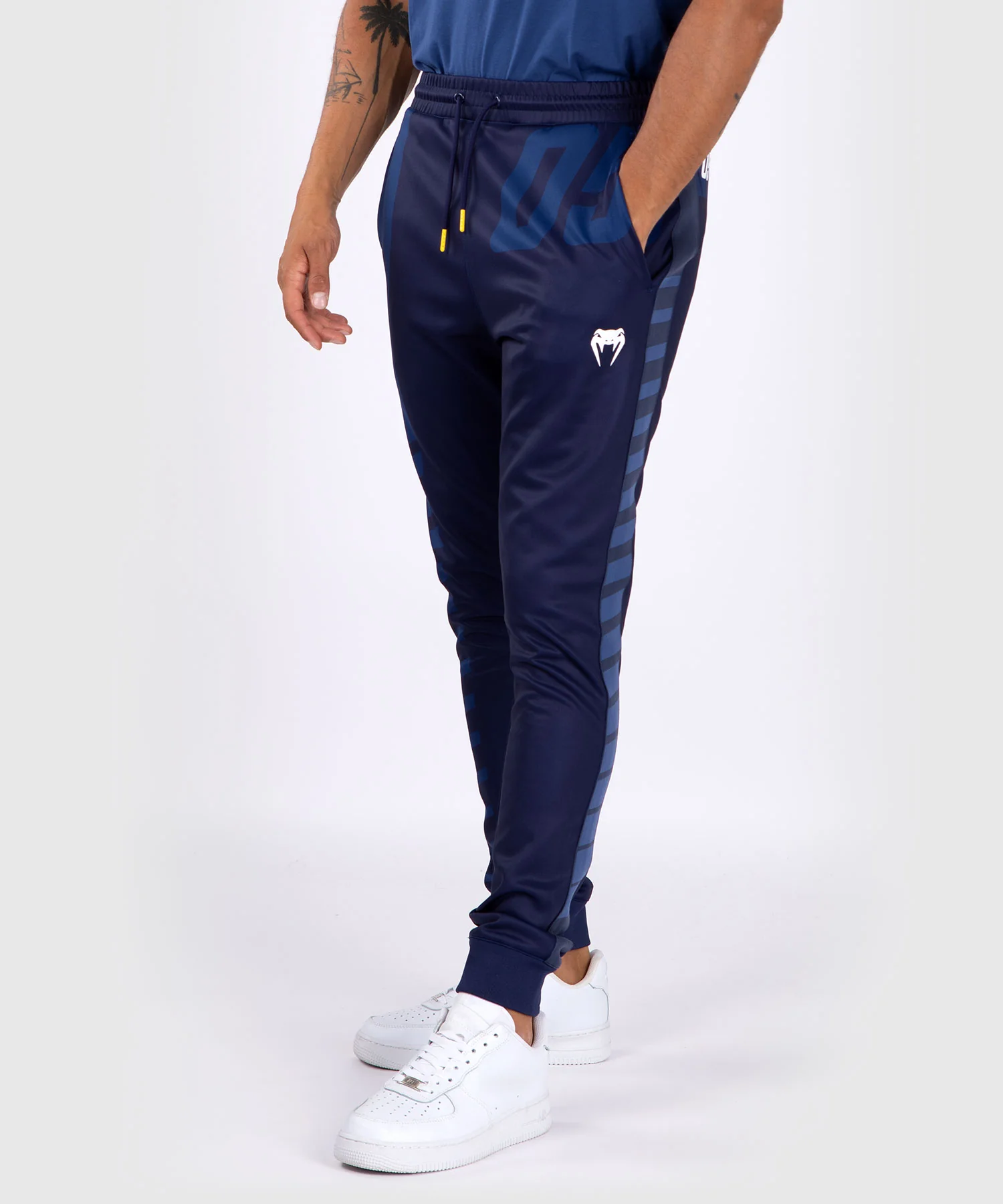 Pantalon de survêtement Venum Sport 05 - Bleu/Jaune - Image 4