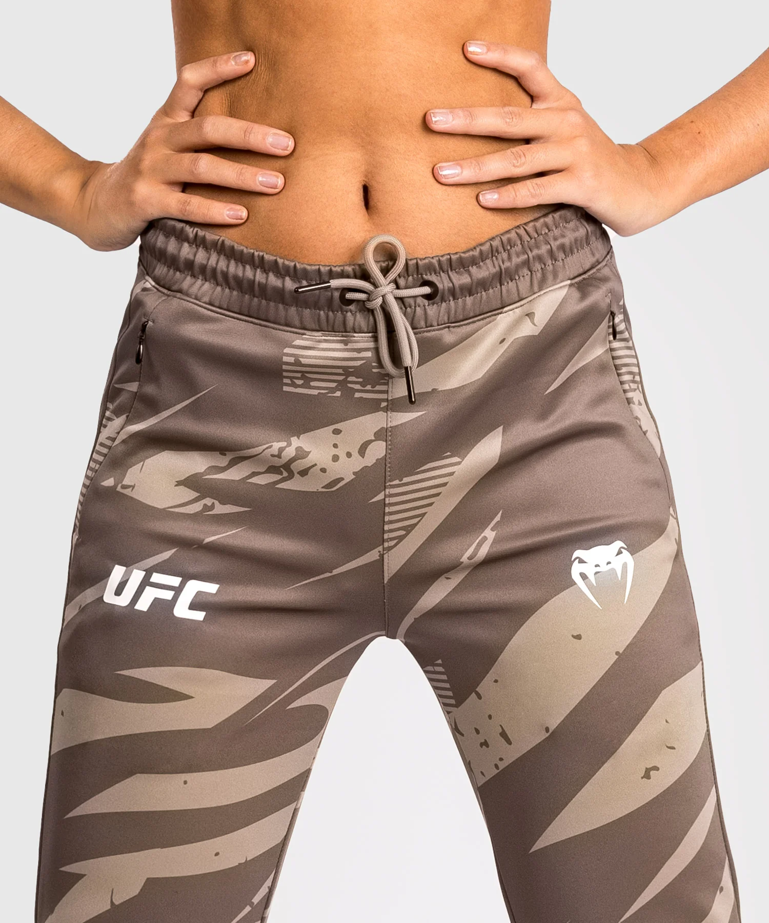 Pantalon pour Femmes UFC Adrenaline by Venum Fight Week - Desert Camo - Image 3