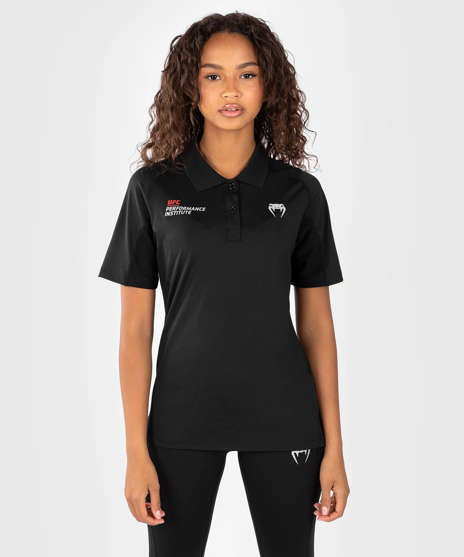 Polo de performance pour femmes UFC Venum Performance Institute 2.0 - noir/rouge - Image 4