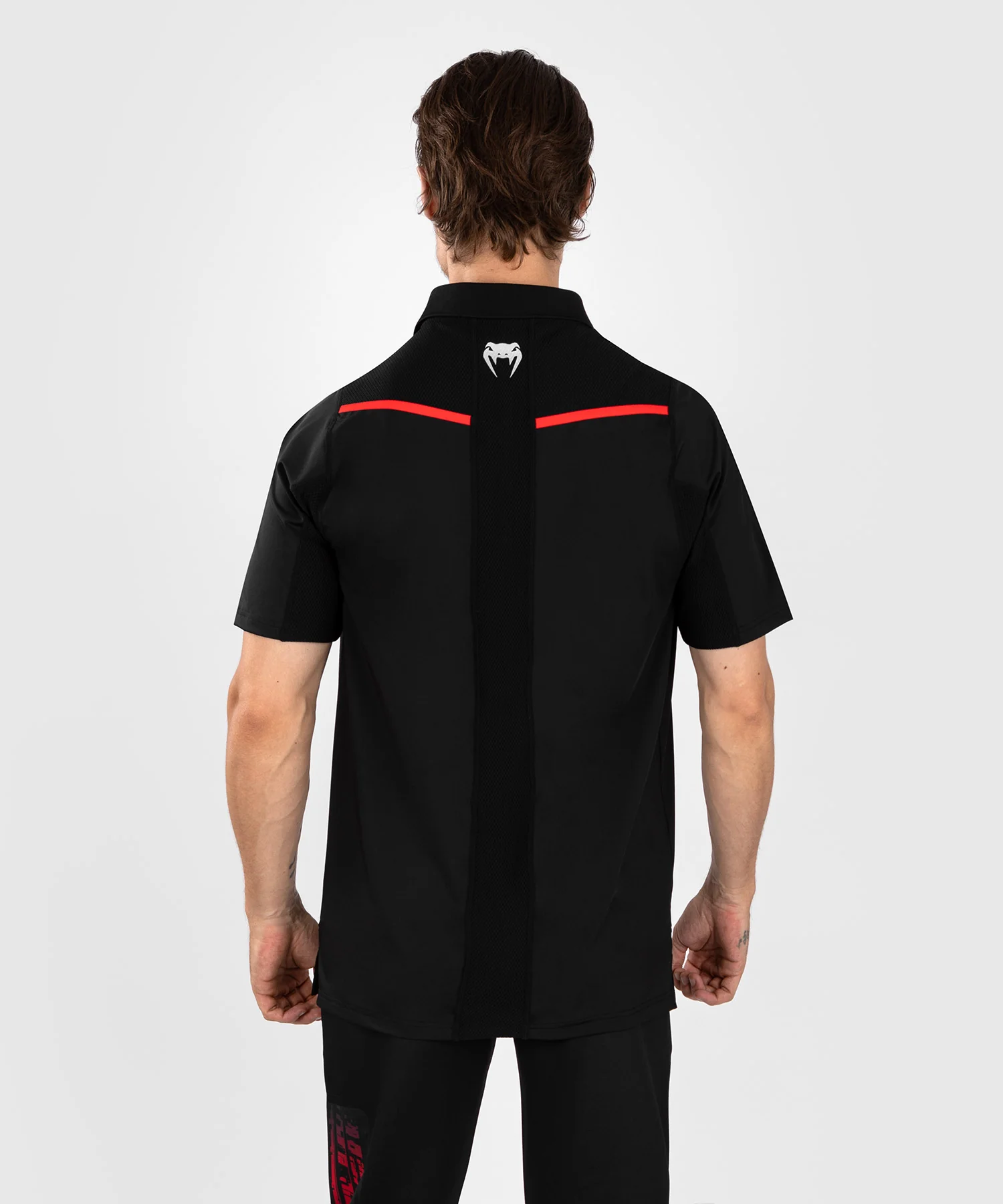 Polo pour Hommes UFC Venum Performance Institute 2.0 - Noir/Rouge - Image 2