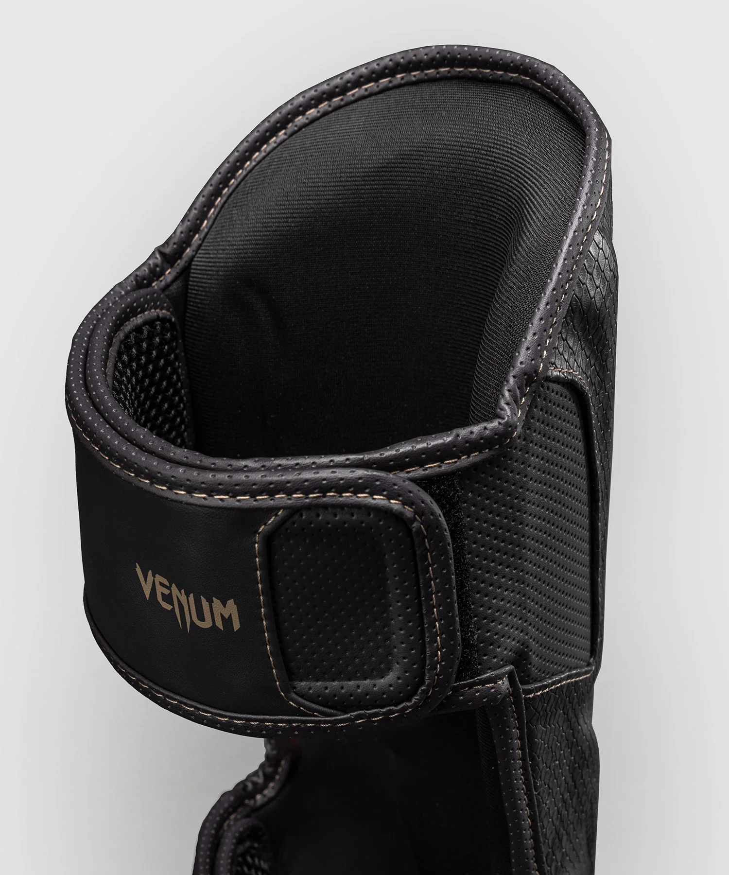 Protège-tibias Venum Impact Evo Scales – Gris Foncé - Image 4