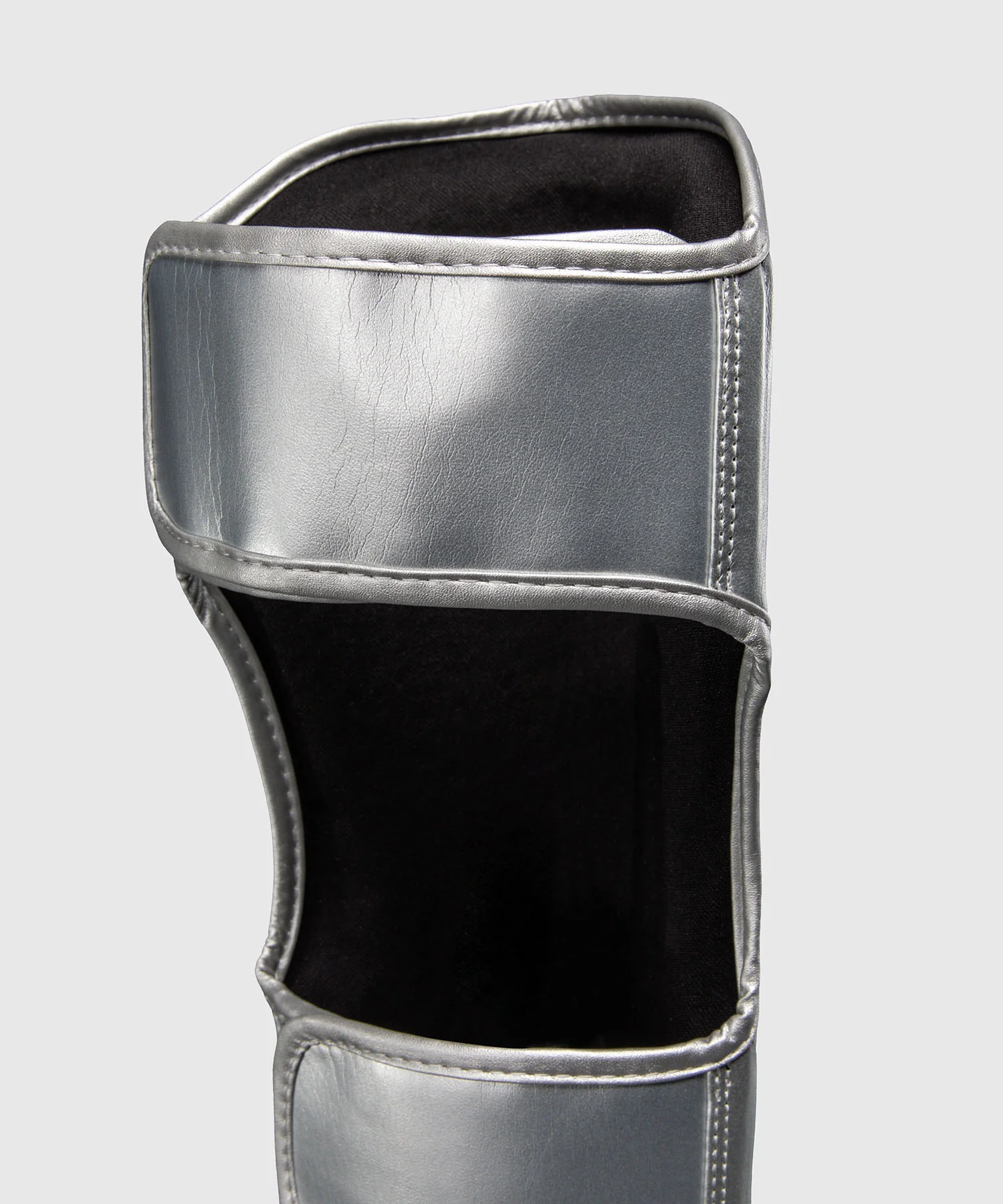 Protège-tibias Ringhorns Charger by Venum – Argent/Noir - Image 5