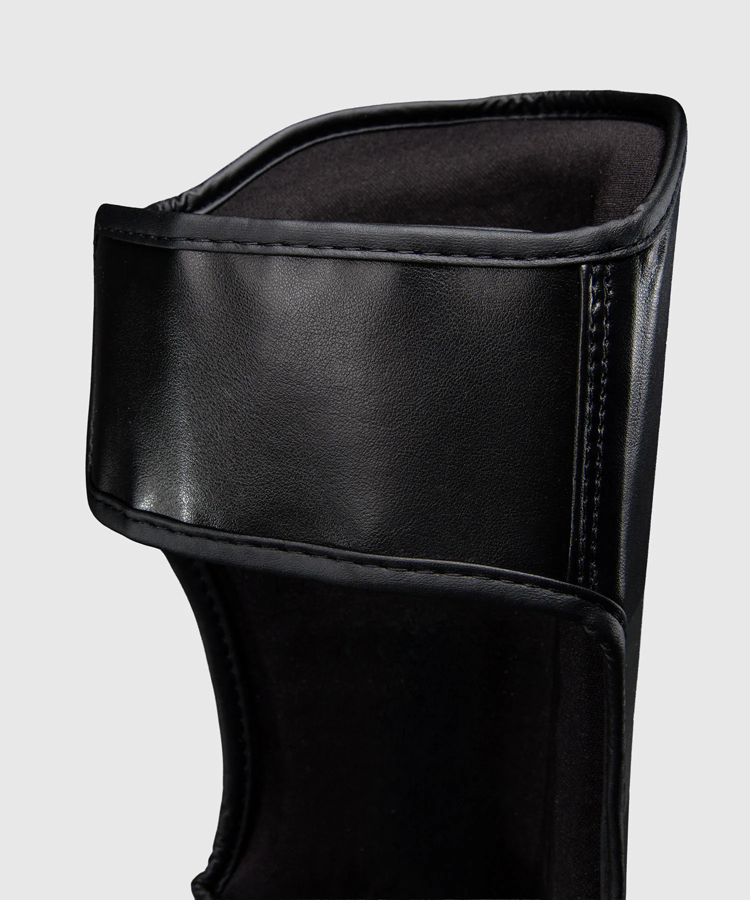 Protège-tibias Ringhorns Charger by Venum – Noir/Or - Image 5