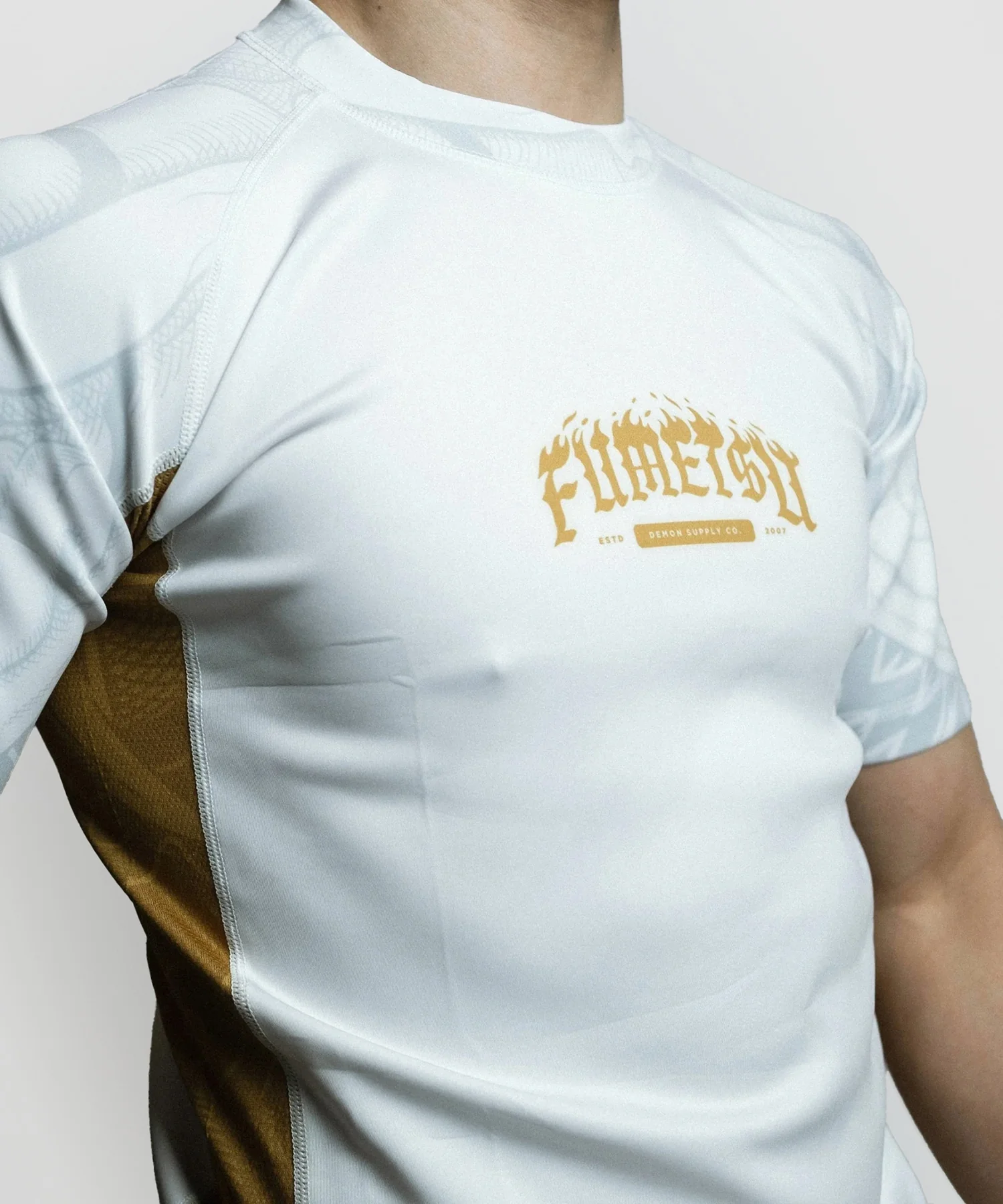 Rashguard À Manches Courtes Fumetsu Oni - Blanc/Or/Gris - Image 3