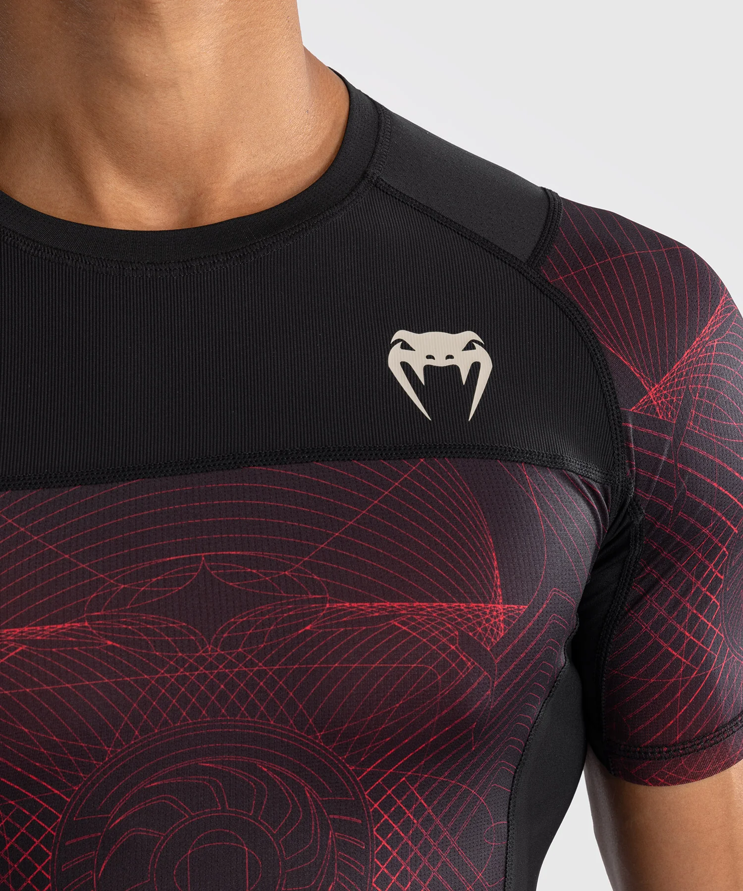 Rashguard à Manches Courtes Venum G-Fit Air pour Hommes - Noir Profond/Rouge Feu - Image 5