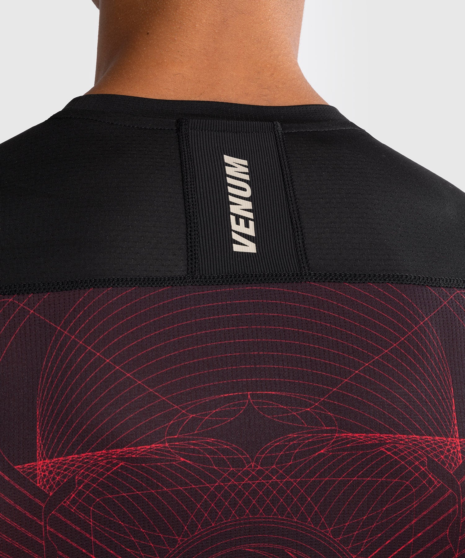 Rashguard à Manches Courtes Venum G-Fit Air pour Hommes - Noir Profond/Rouge Feu - Image 6
