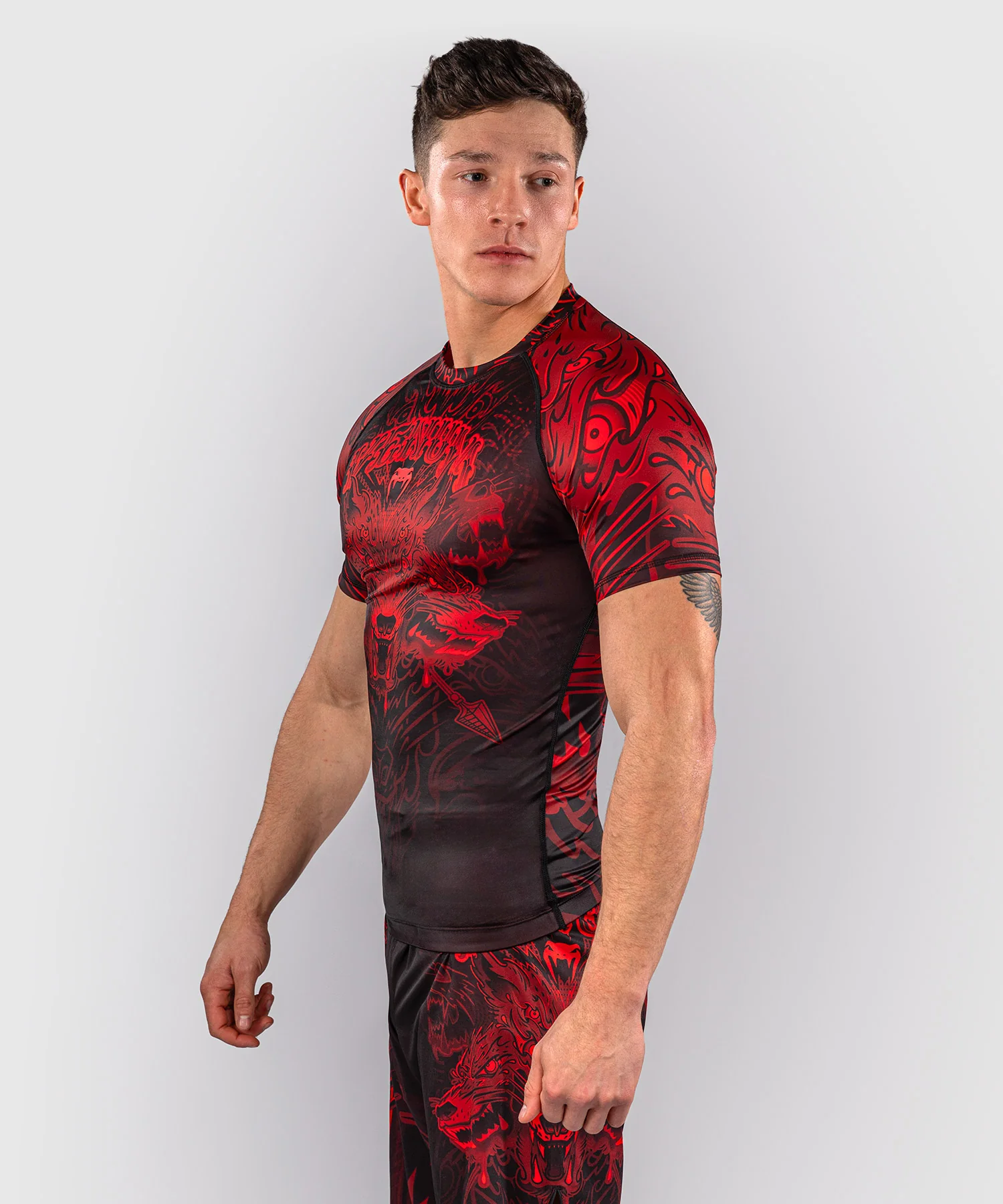 Rashguard à Manches Courtes Venum Wolf Atak – Noir/Rouge - Image 4