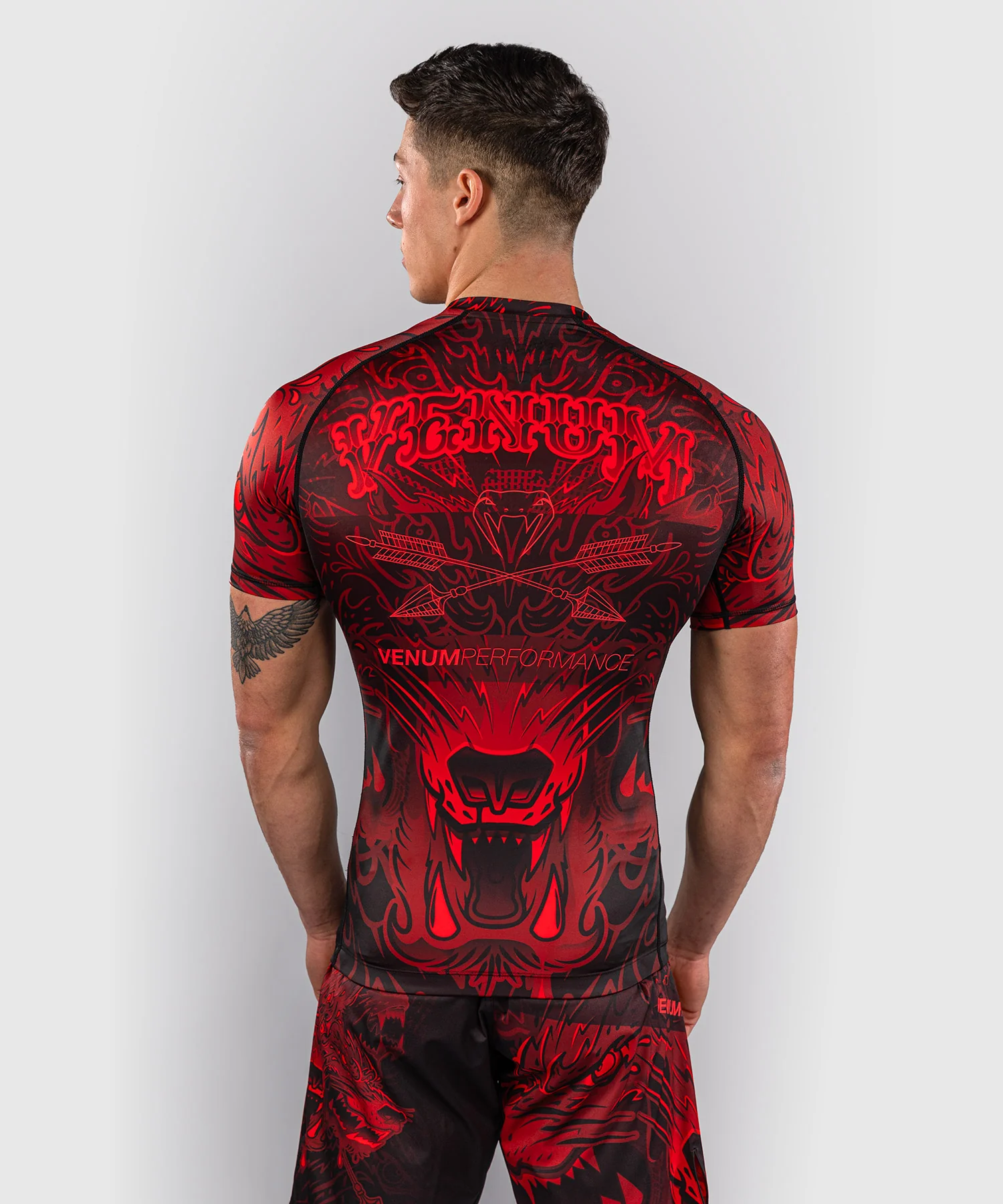 Rashguard à Manches Courtes Venum Wolf Atak – Noir/Rouge - Image 5