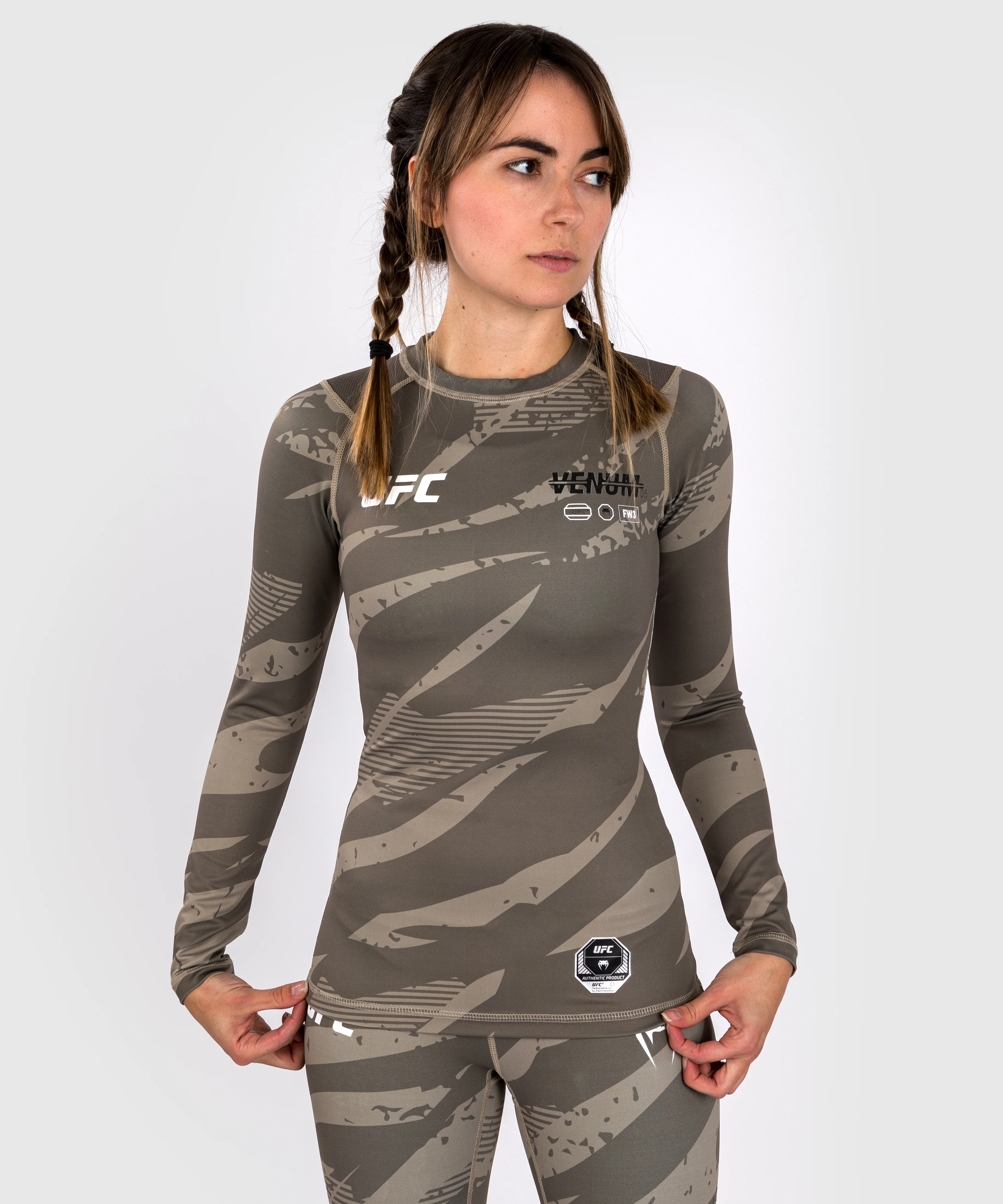 Rashguard À Manches Longues pour Femmes UFC Adrenaline by Venum Fight Week - Desert Camo - Image 2