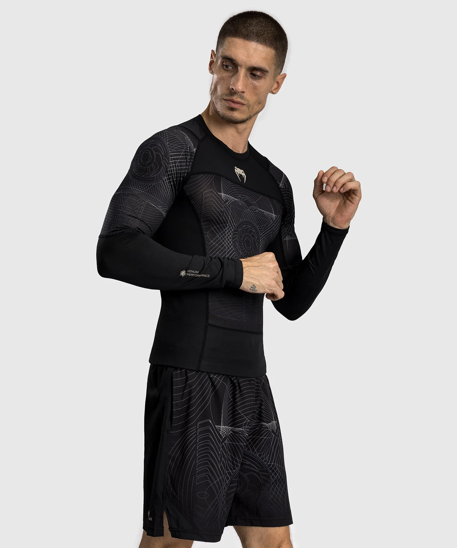 Rashguard à Manches Longues Venum G-Fit Air pour Hommes - Noir Intense/Sable Désert - Image 2