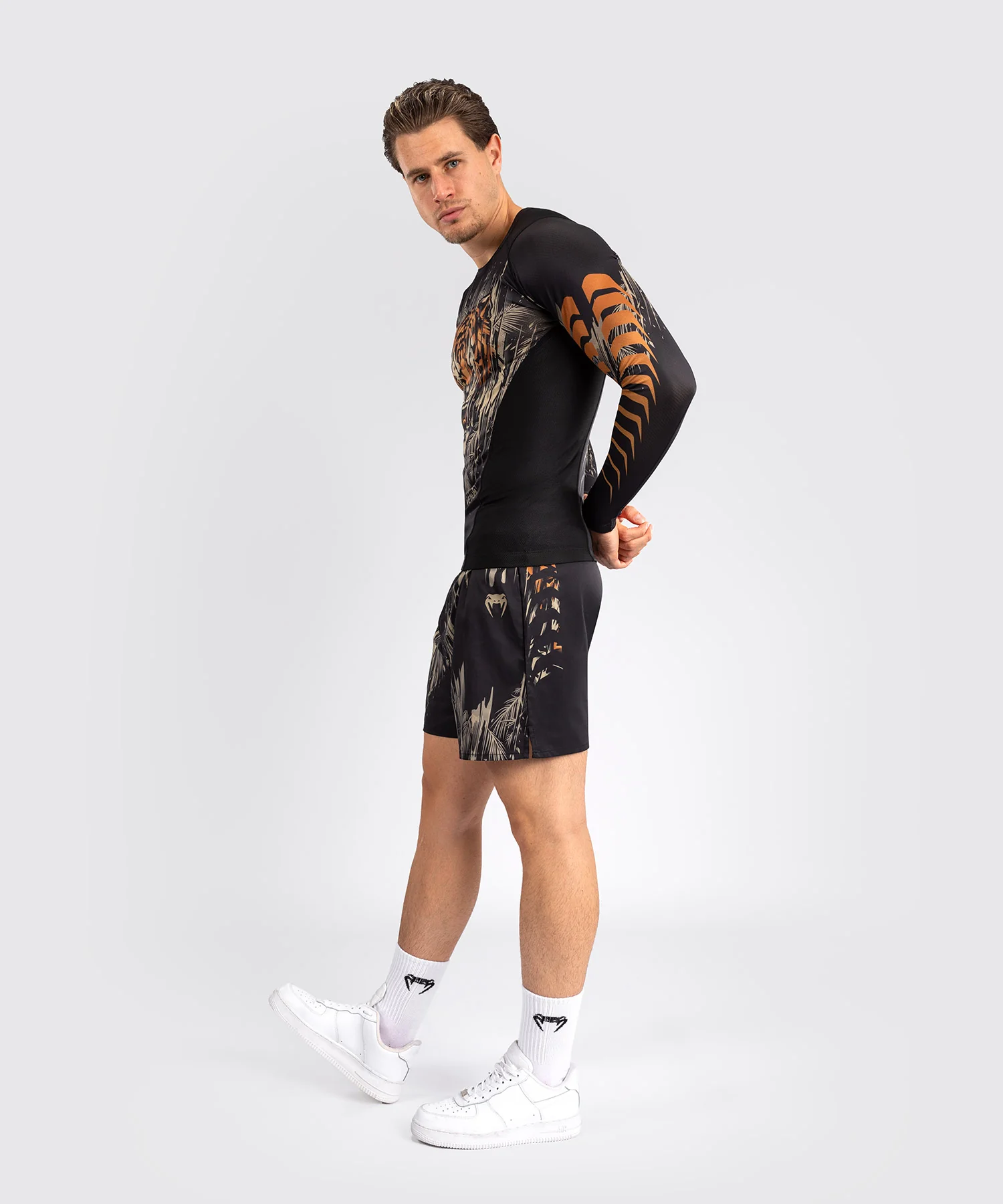 Rashguard à Manches Longues Venum Tiger pour Hommes - Noir/Orange Néon - Image 4