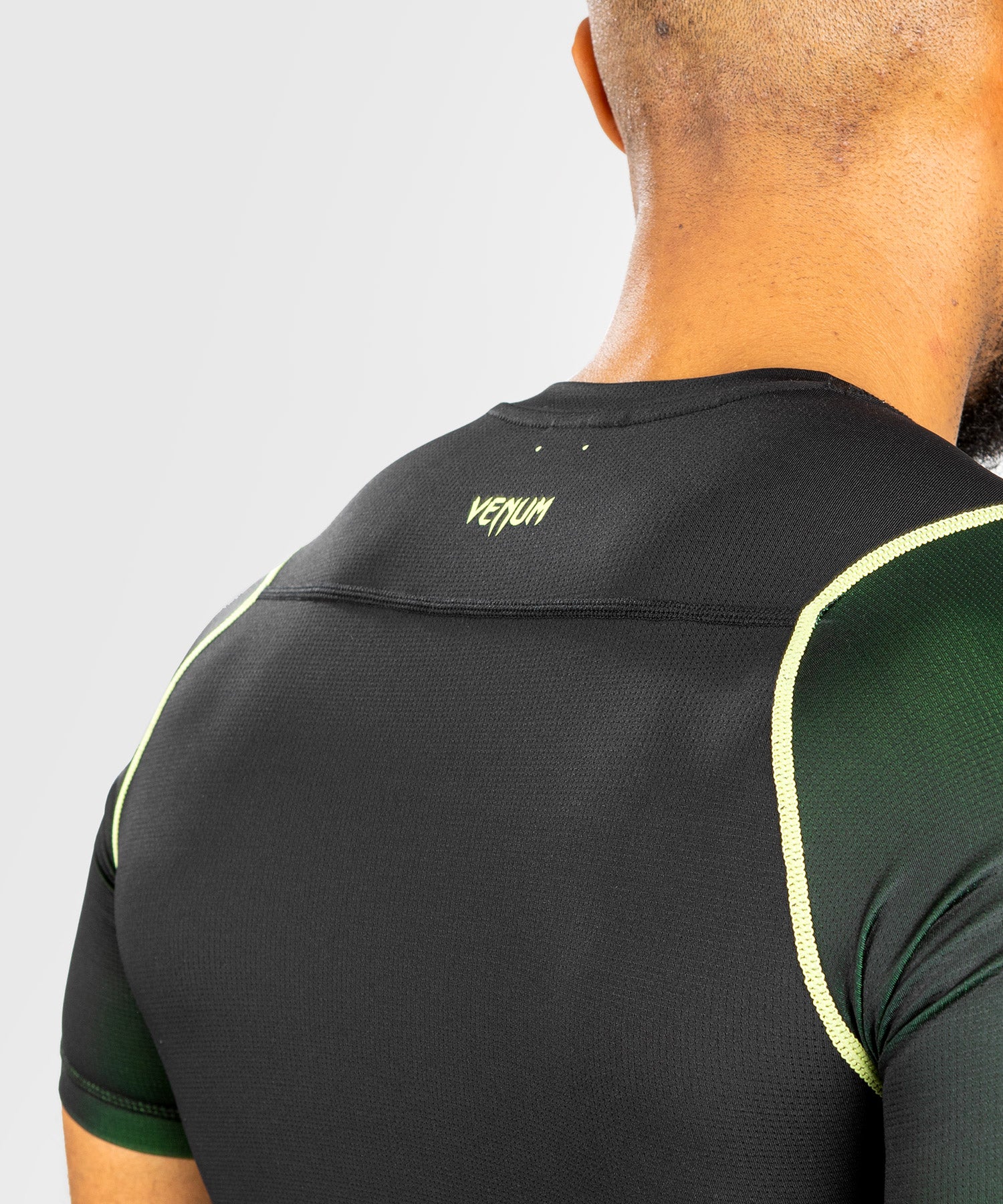 Rashguard Hommes - Manches courtes Venum Fusion 2.0 - Noir/Jaune - Image 4