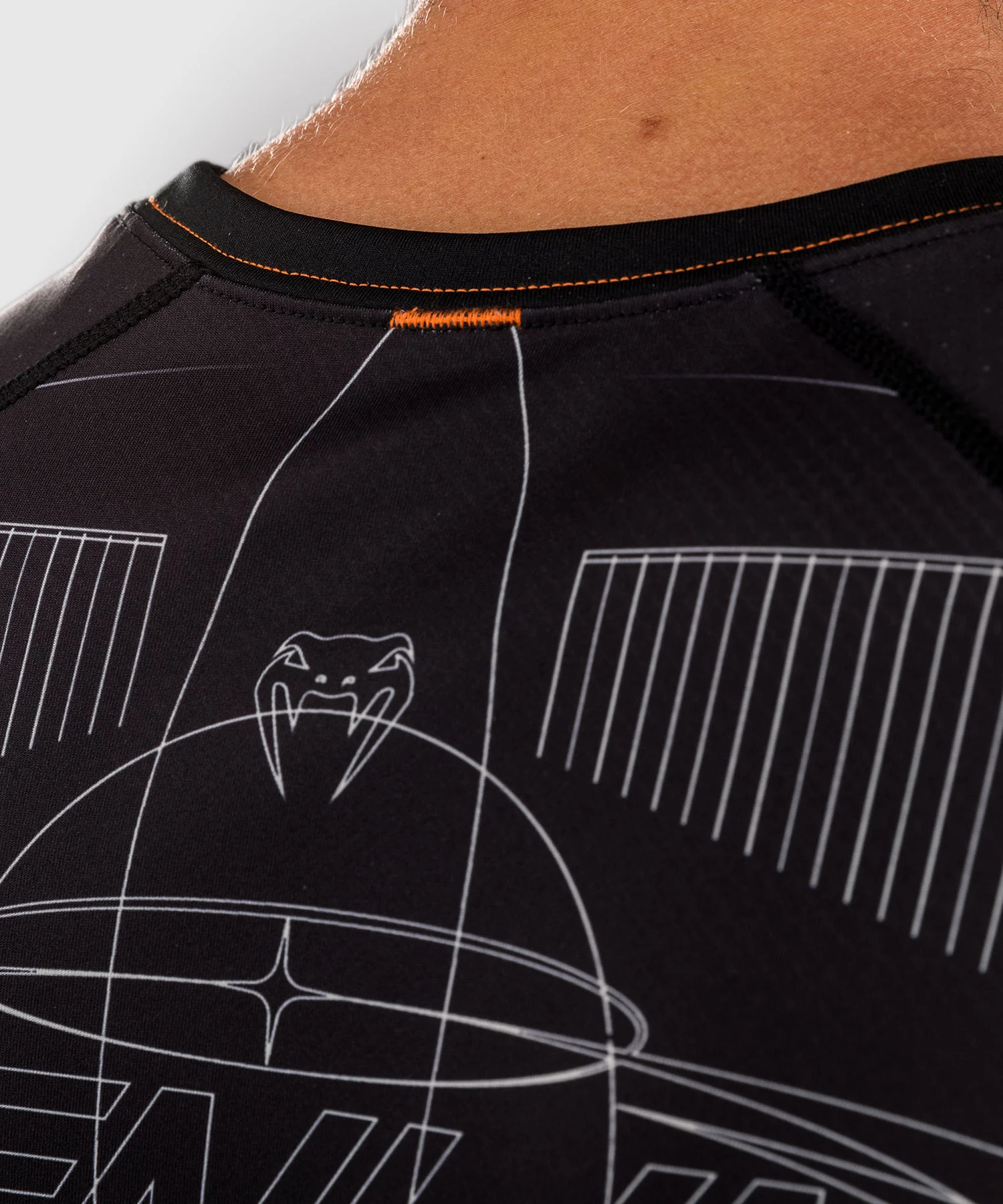 Rashguard Manches Courtes Venum Eclipse – Noir/Ivoire - Image 6