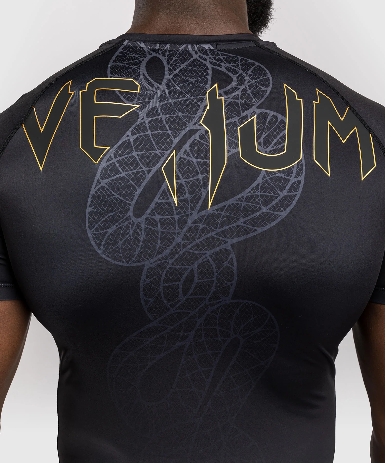 Rashguard Manches Courtes Venum Serpenti – Noir/Argent/Or - Image 7
