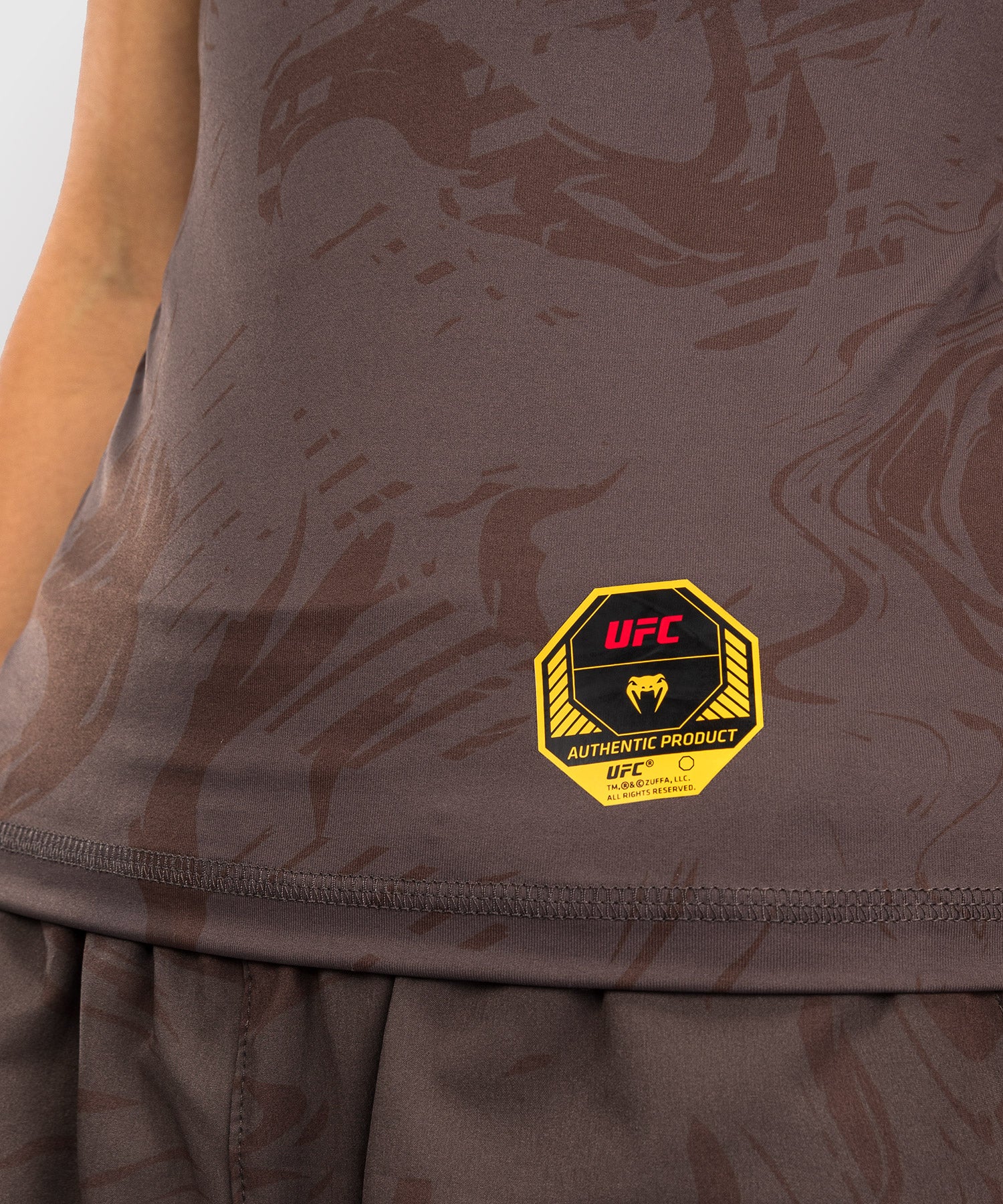 Rashguard Performance à Manches Courtes pour Femmes UFC Fusion by Venum Fight Week - Marron Terrestre - Image 5