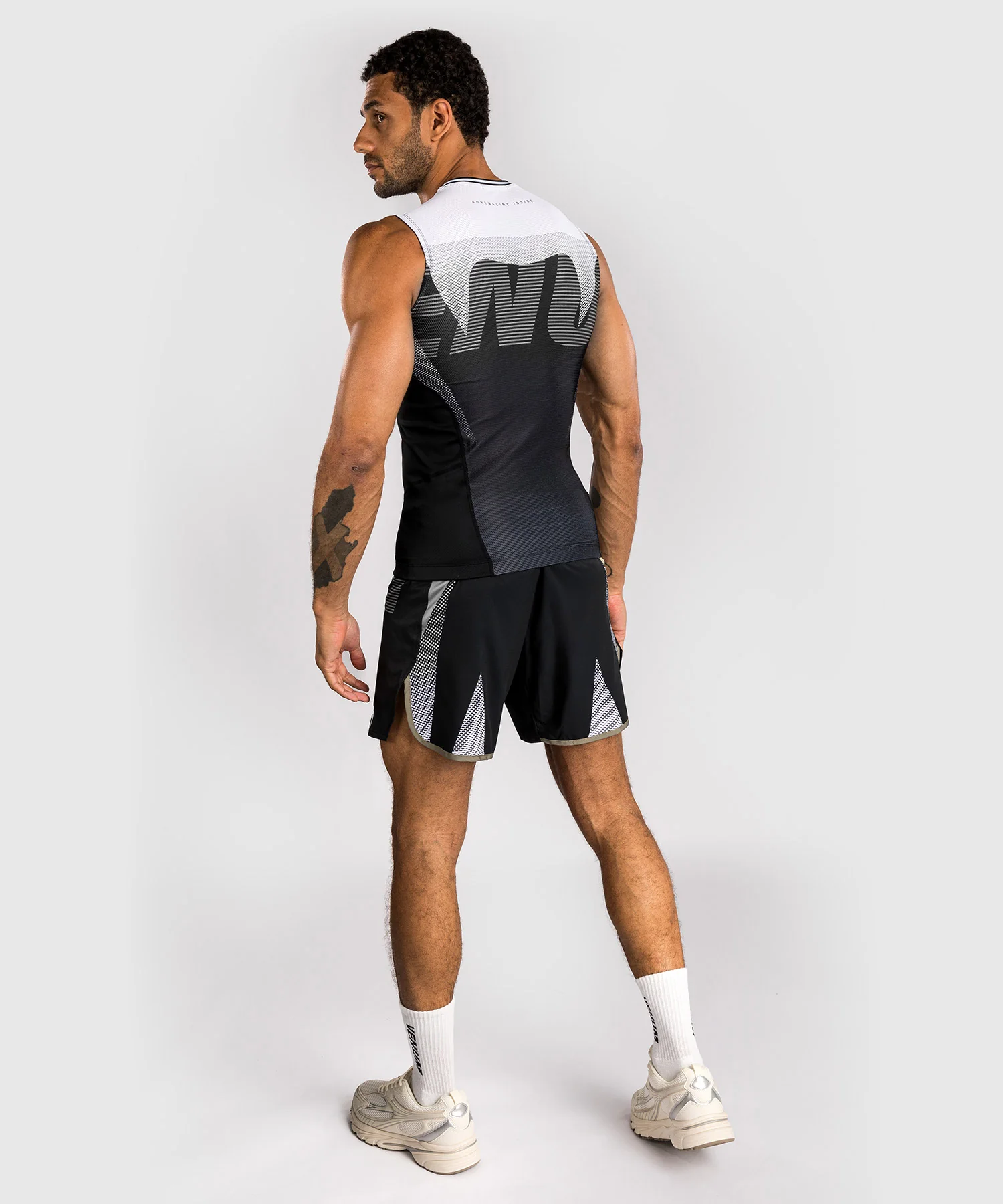Rashguard Sans Manches Venum Adrenaline – Noir/Gris Argenté - Image 3