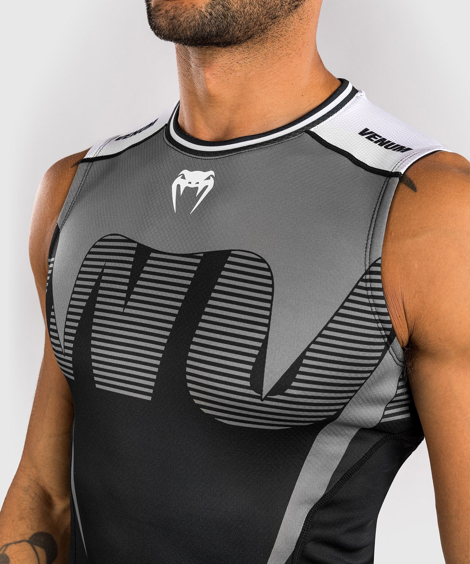 Rashguard Sans Manches Venum Adrenaline – Noir/Gris Argenté - Image 4